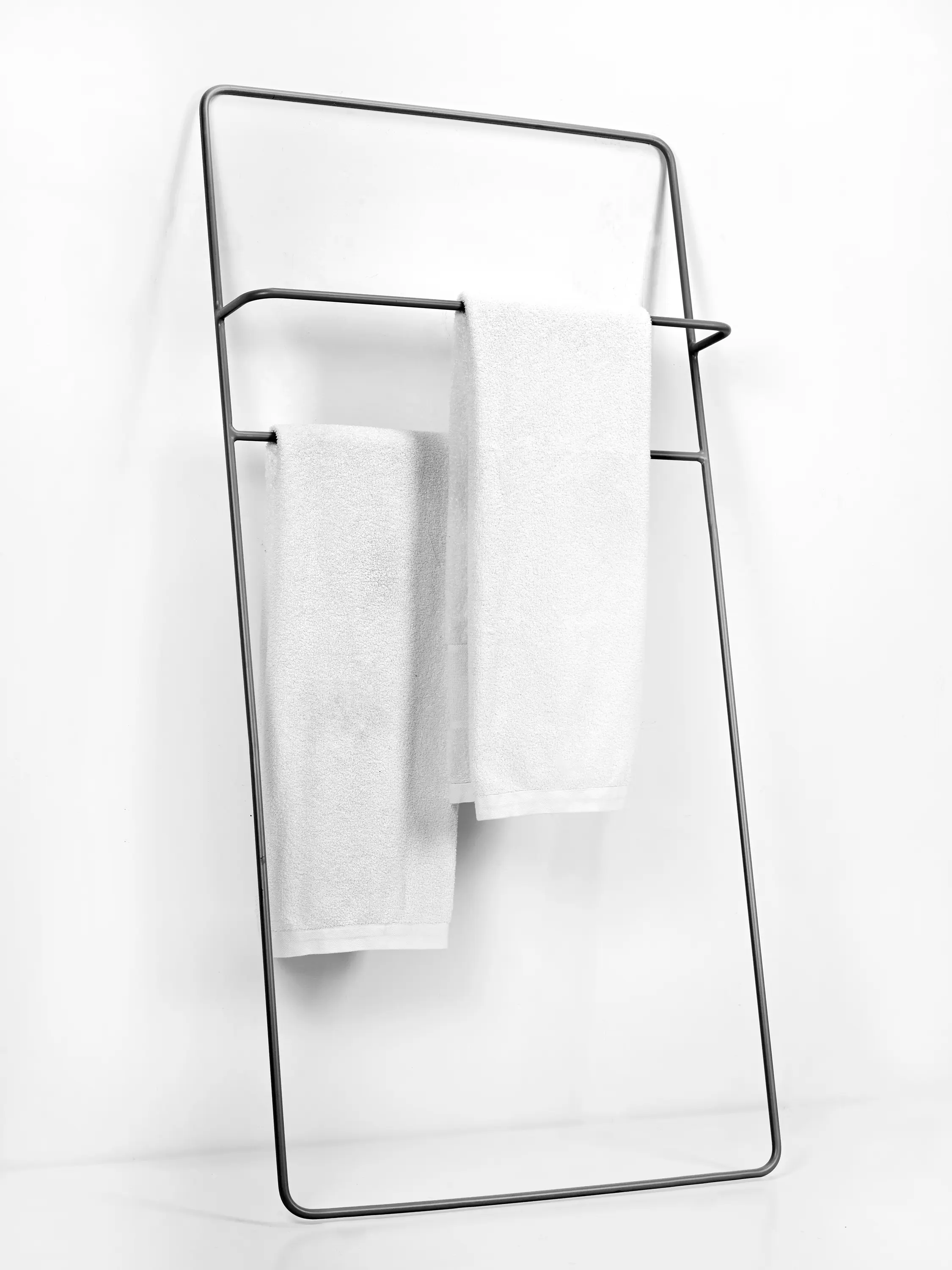 Serax - Juno Towel Rack Low Black