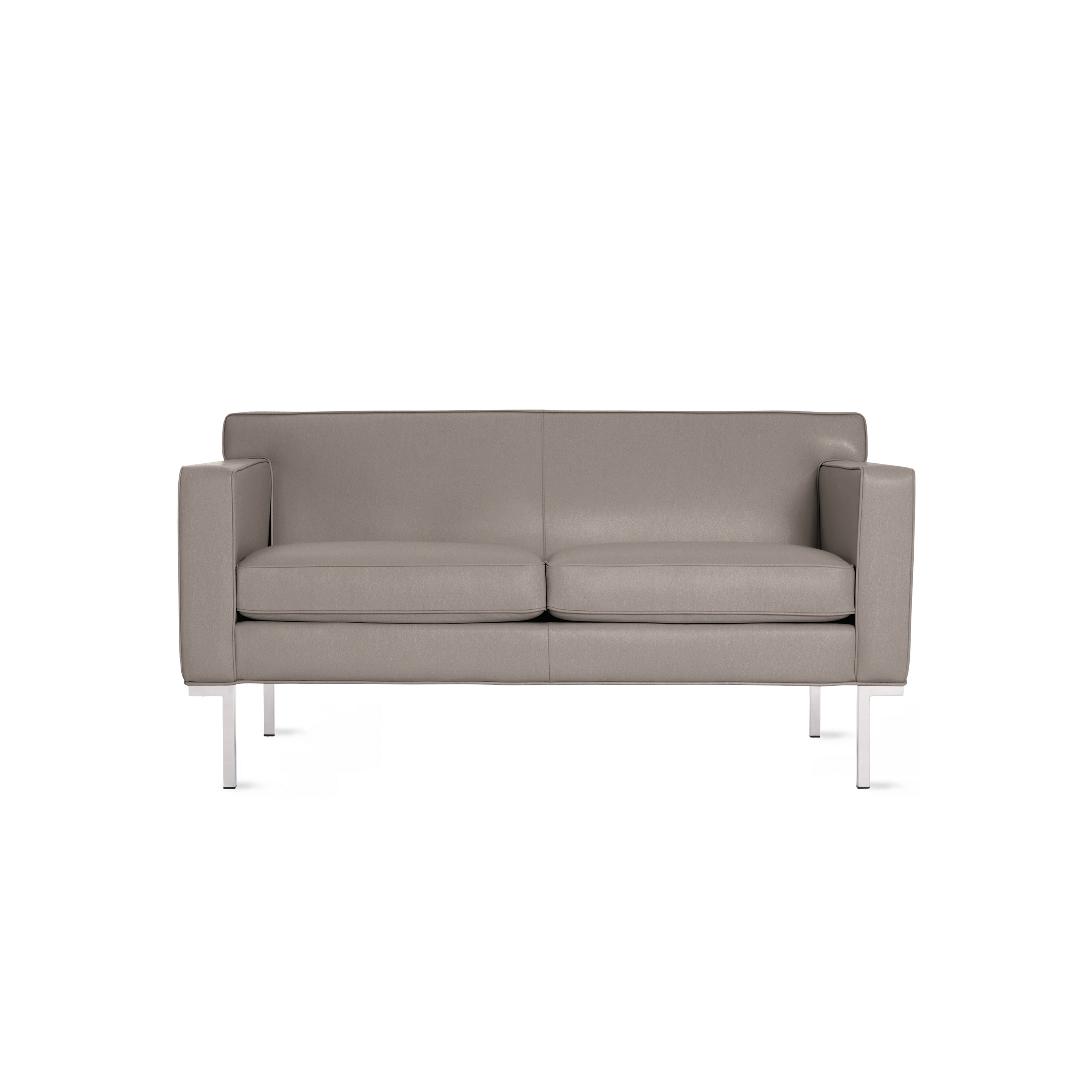 Mostra il prodotto Theatre Two-Seater Sofa in Leather del produttore Design Within Reach