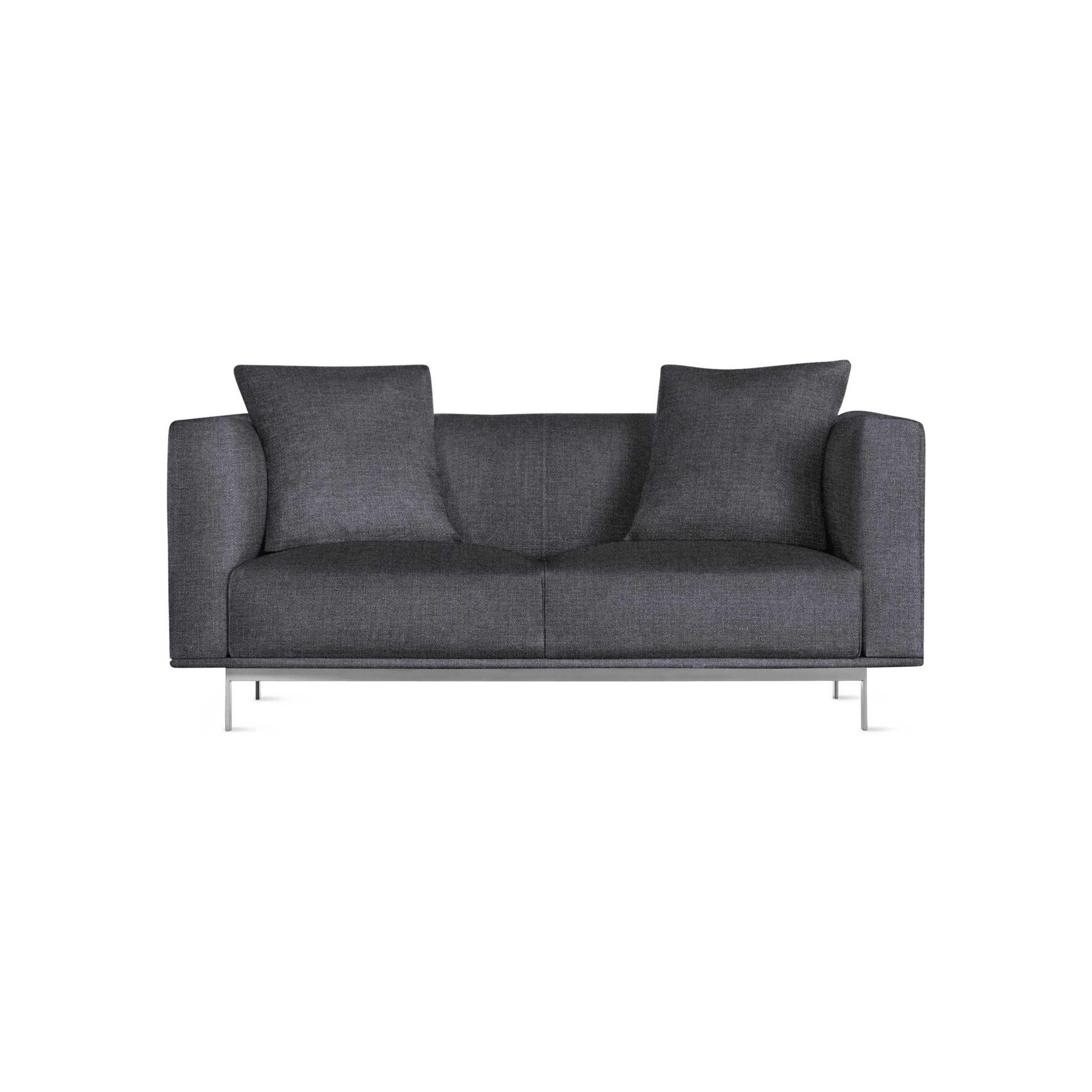 Produkt Bilsby Two-Seater Sofa in Fabric des Herstellers Design Within Reach anzeigen