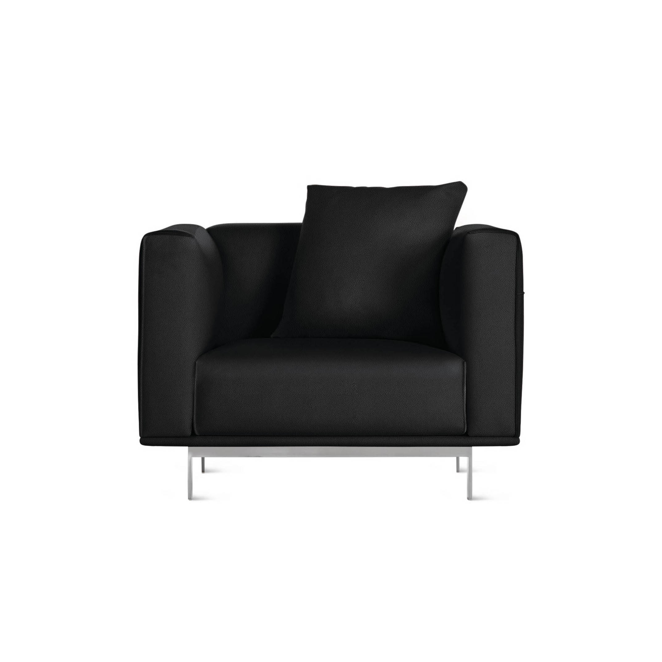 Afficher le produit Bilsby Armchair in Leather du fabricant Design Within Reach