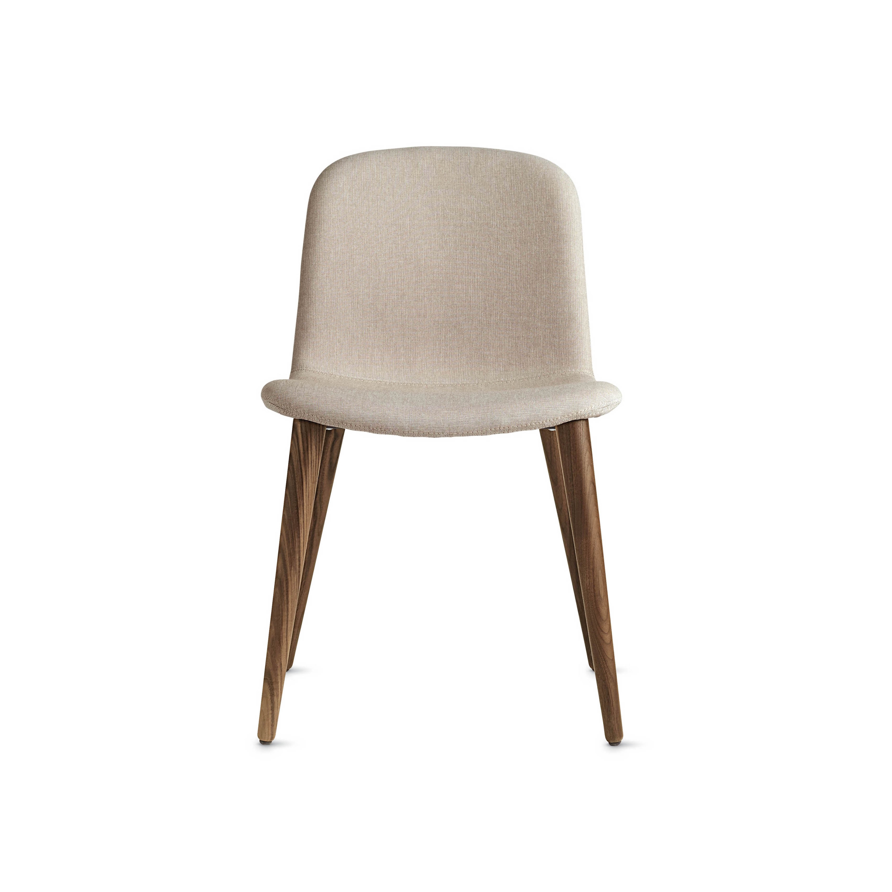 Mostra il prodotto Bacco Chair in Fabric | Walnut Legs del produttore Design Within Reach