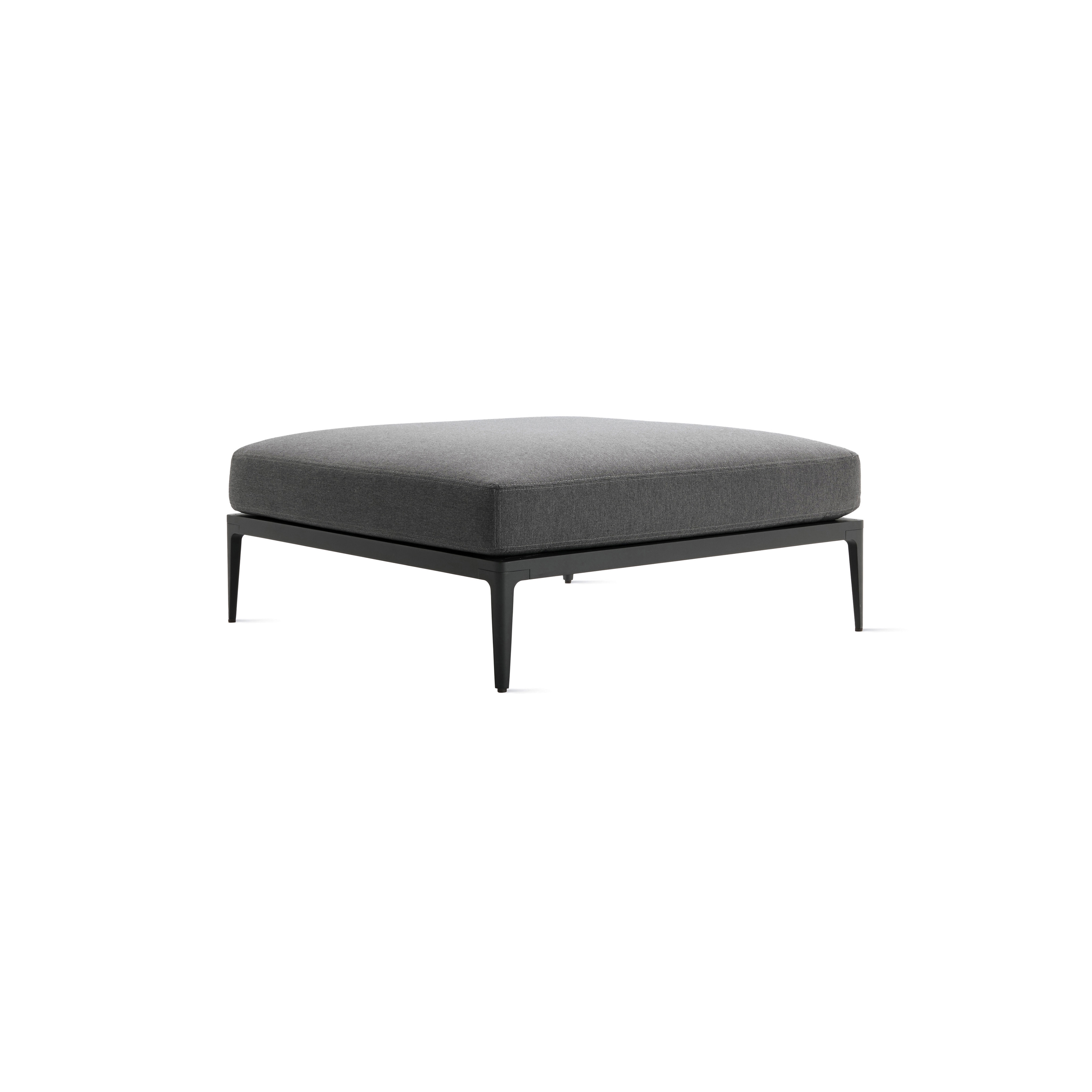 Afficher le produit Grid Ottoman du fabricant Design Within Reach