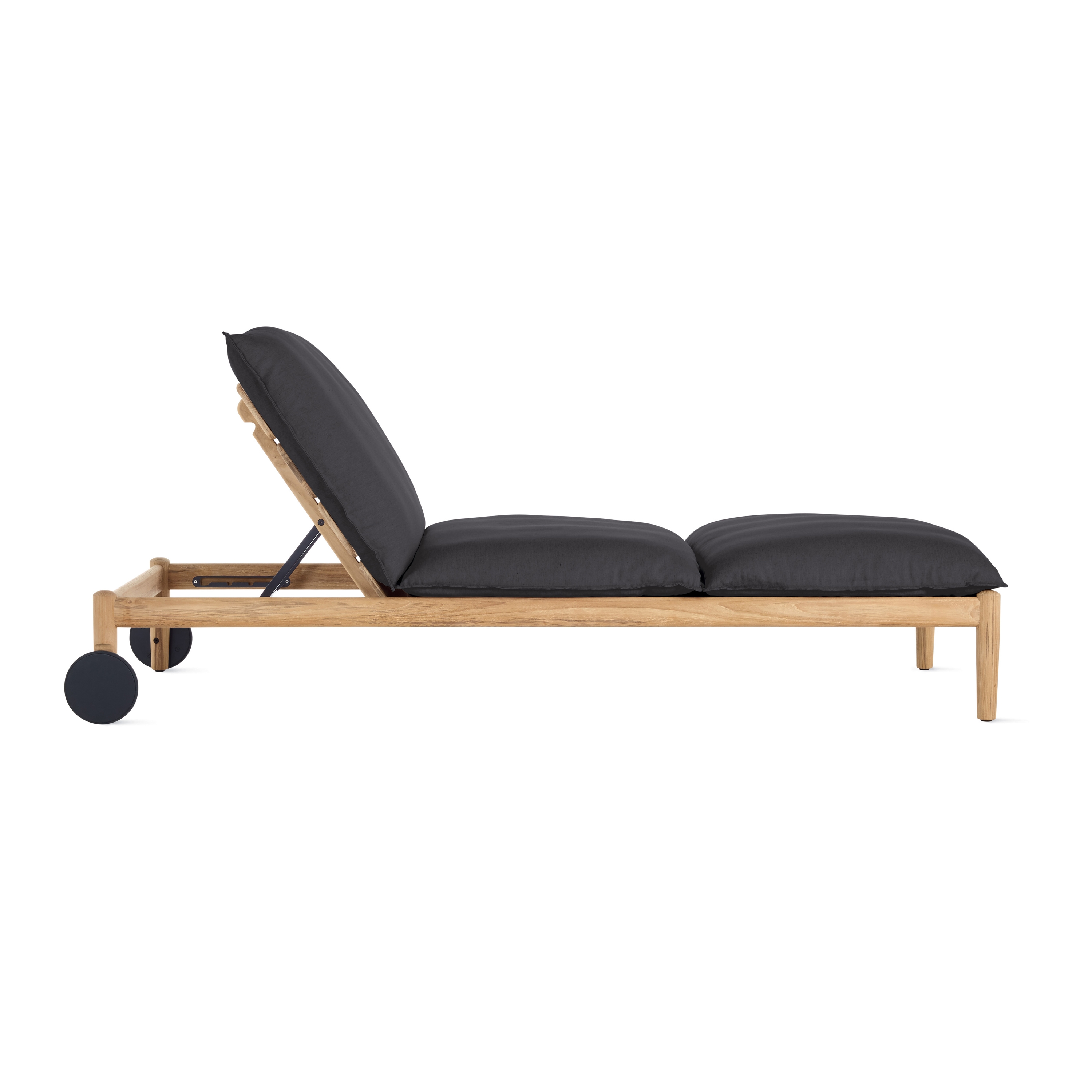 Produkt Terassi Chaise des Herstellers Design Within Reach anzeigen