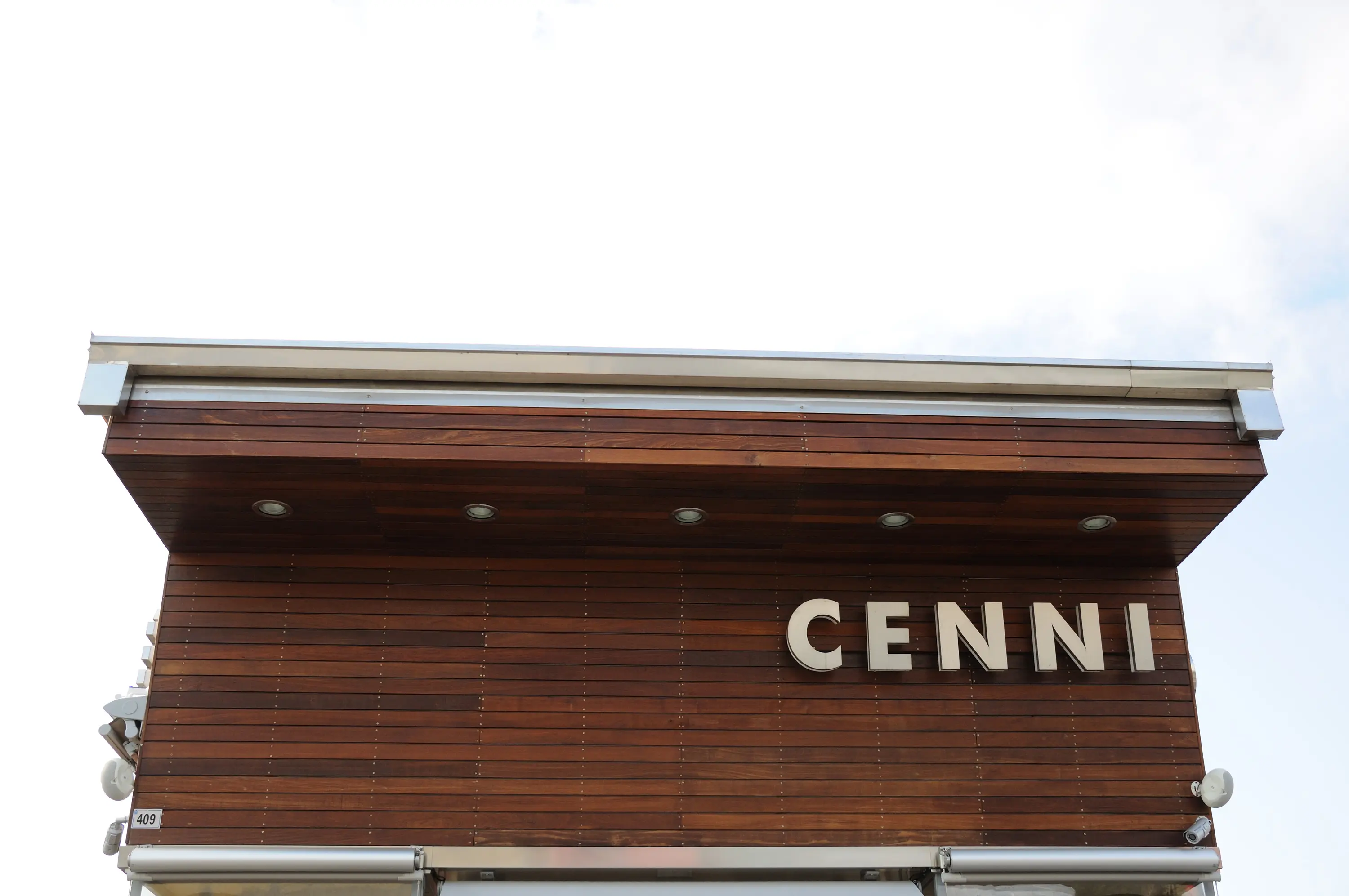 RAVAIOLI LEGNAMI - Cladding solid wood facade system with concealed milling