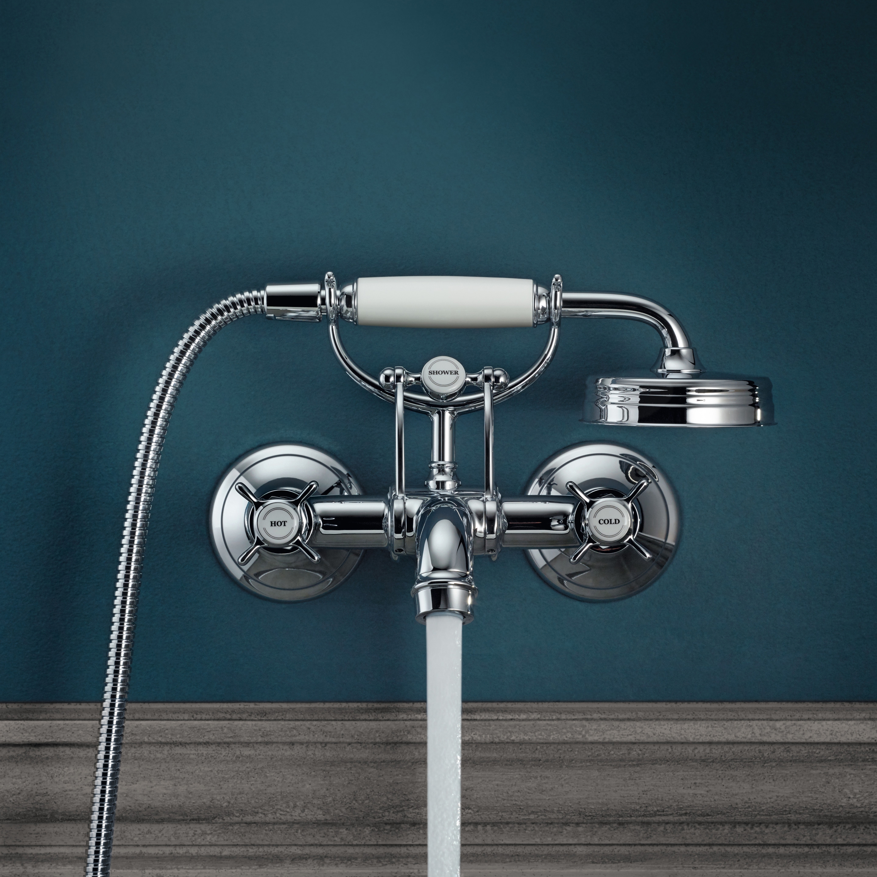 Display product AXOR Montreux 2-Handle Bath Mixer DN15 from manufacturer AXOR