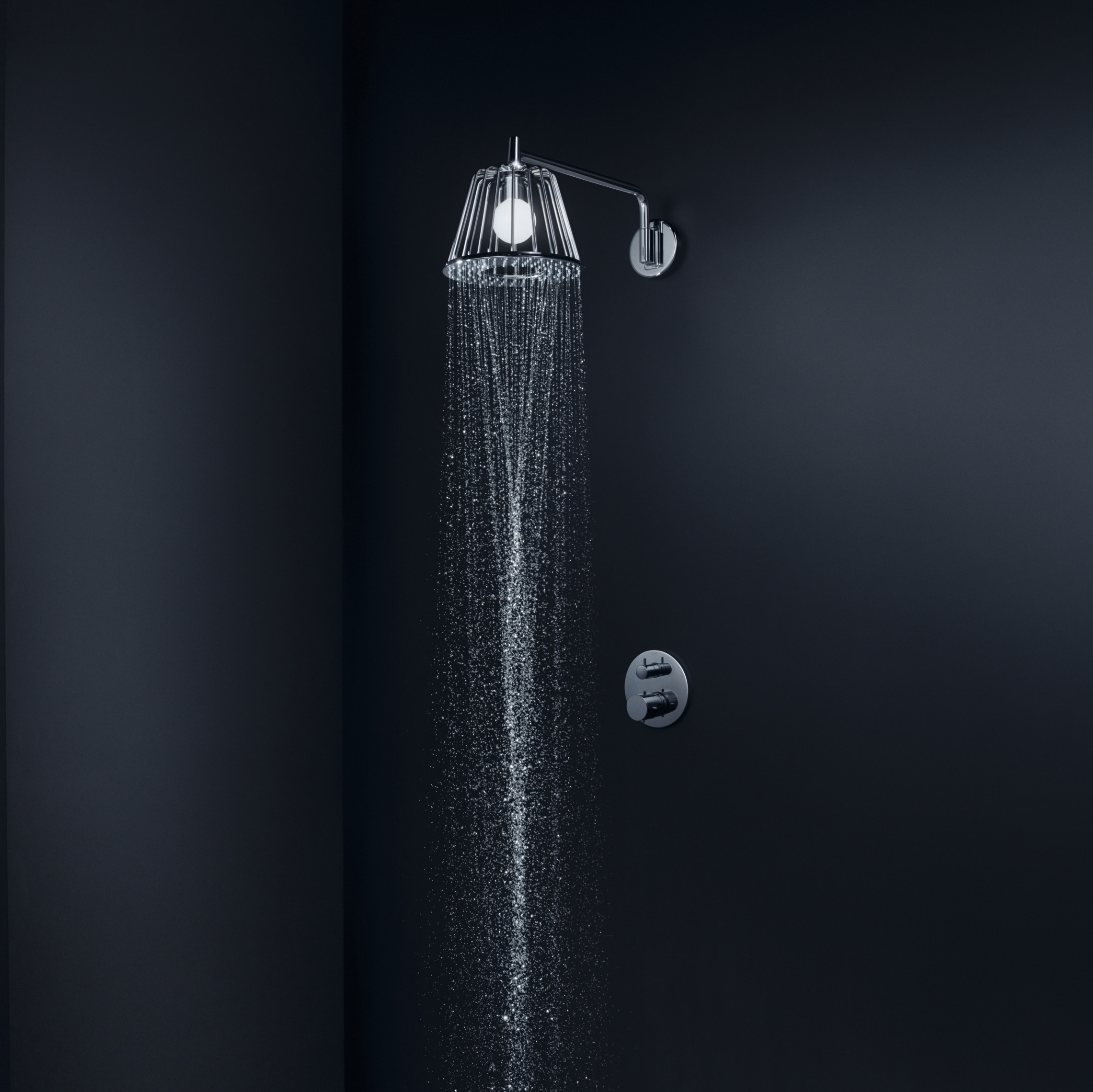 Mostra il prodotto AXOR Nendo Shower Lamp 24x24 cm DN15 con braccio doccia del produttore AXOR