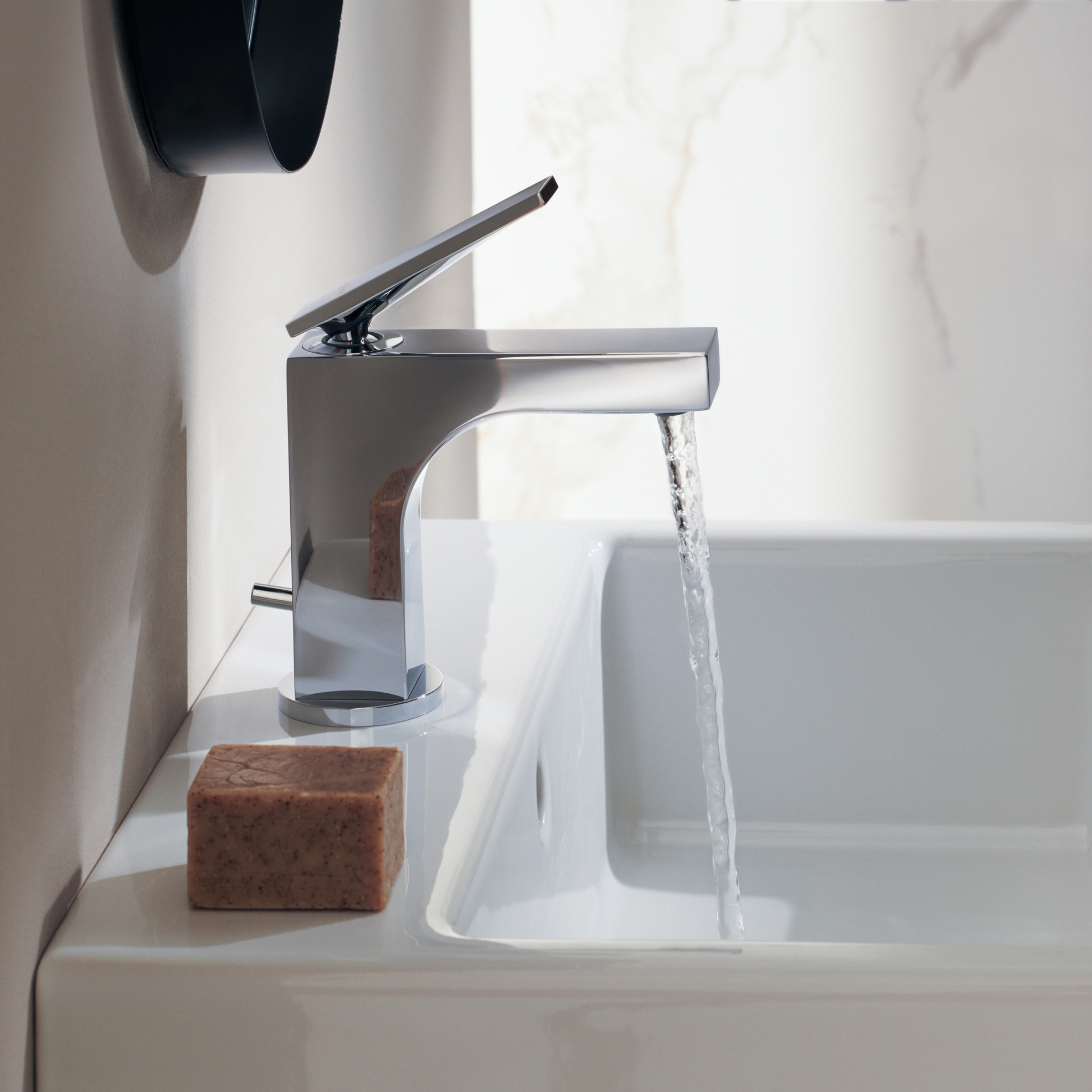 Display product AXOR Citterio Single lever basin mixer 90 with lever handle for hand washbasins with pop-up waste set from manufacturer AXOR