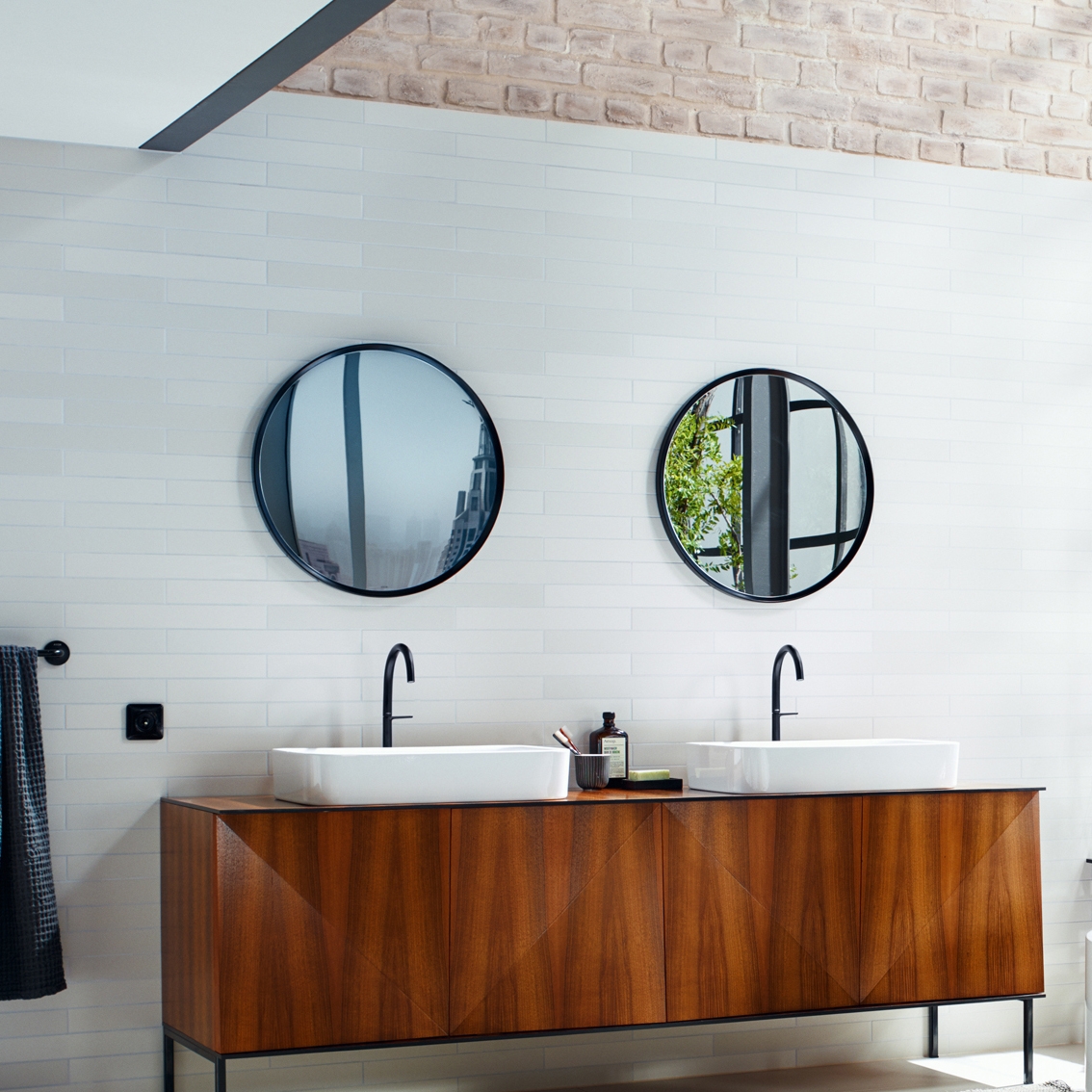 Produkt AXOR Universal Circular Accessories Wall mirror des Herstellers AXOR anzeigen