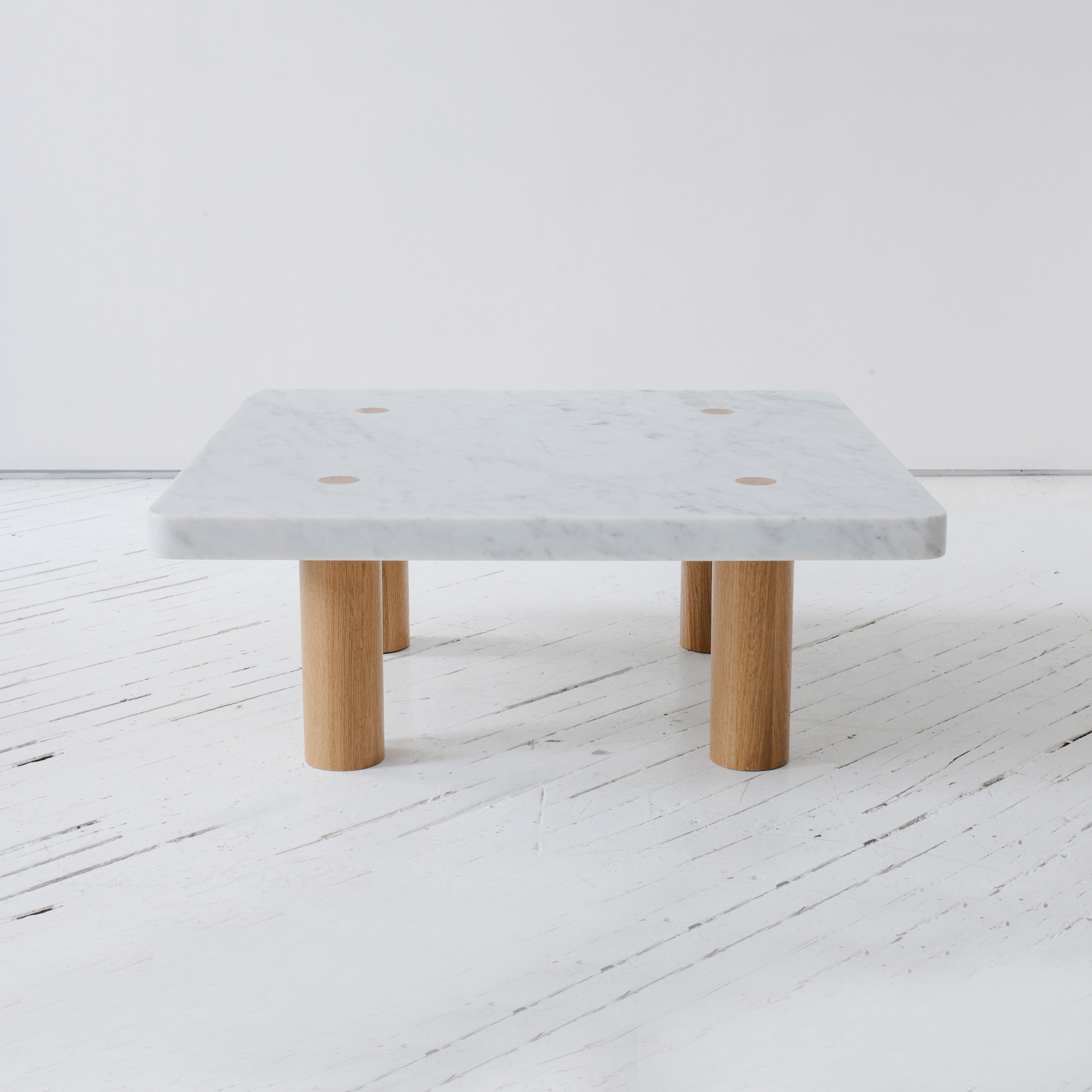 Mostra il prodotto Column Coffee Table del produttore Fort Standard