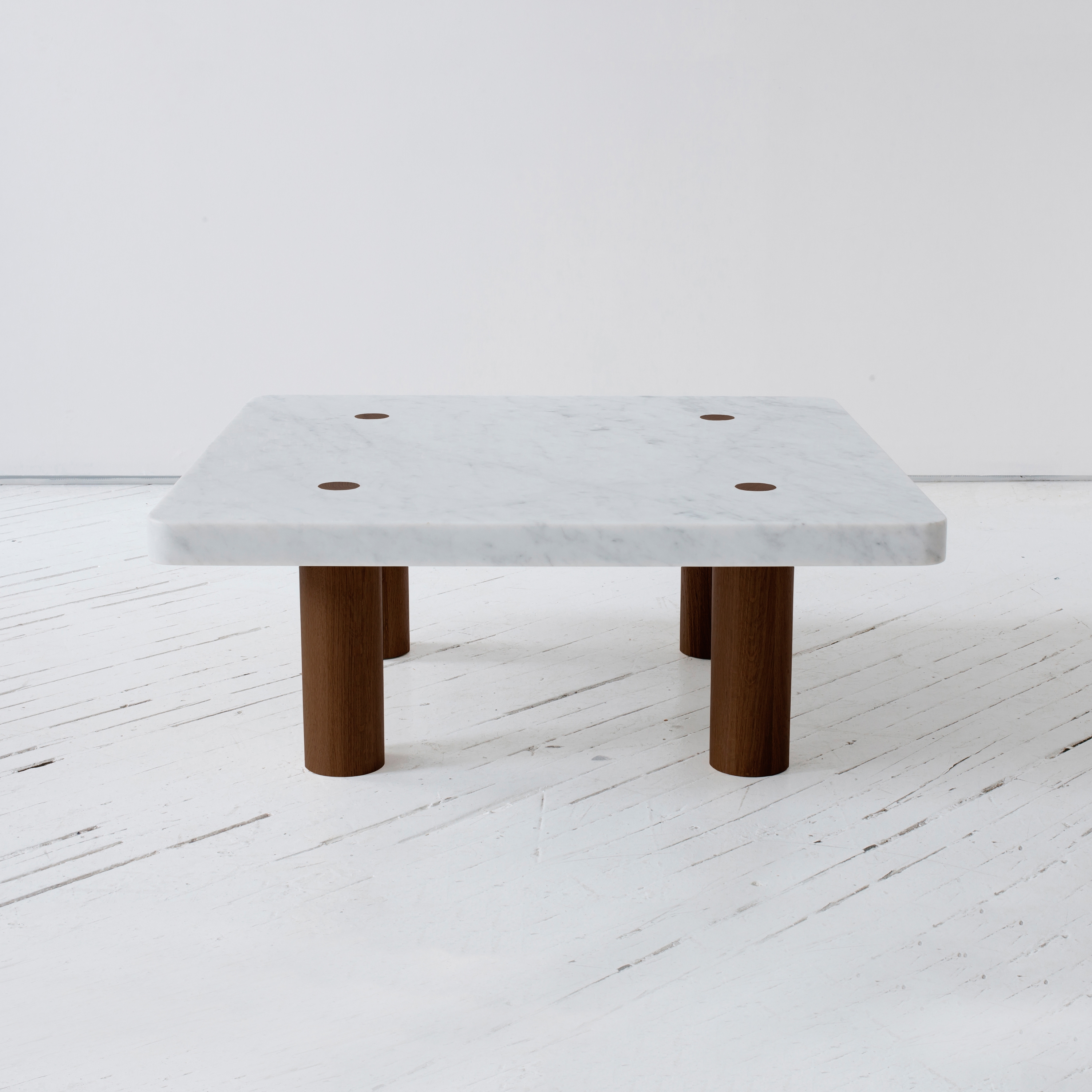 Mostra il prodotto Column Coffee Table del produttore Fort Standard