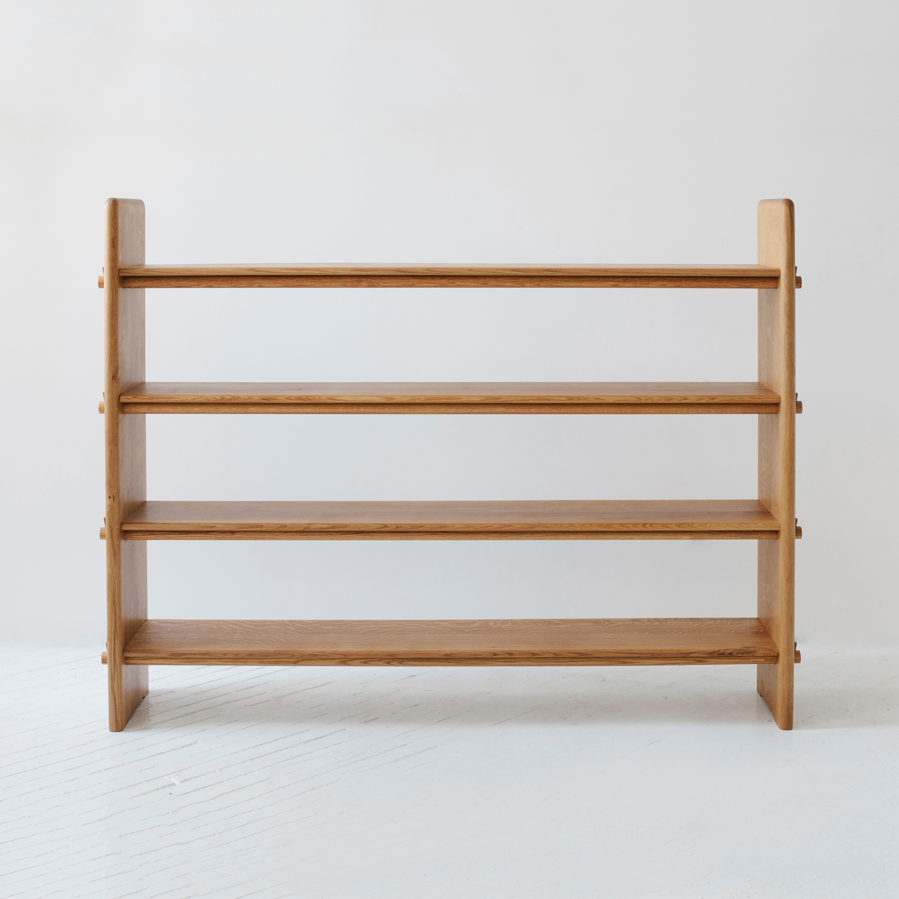 Mostra il prodotto Pin Shelf del produttore Fort Standard