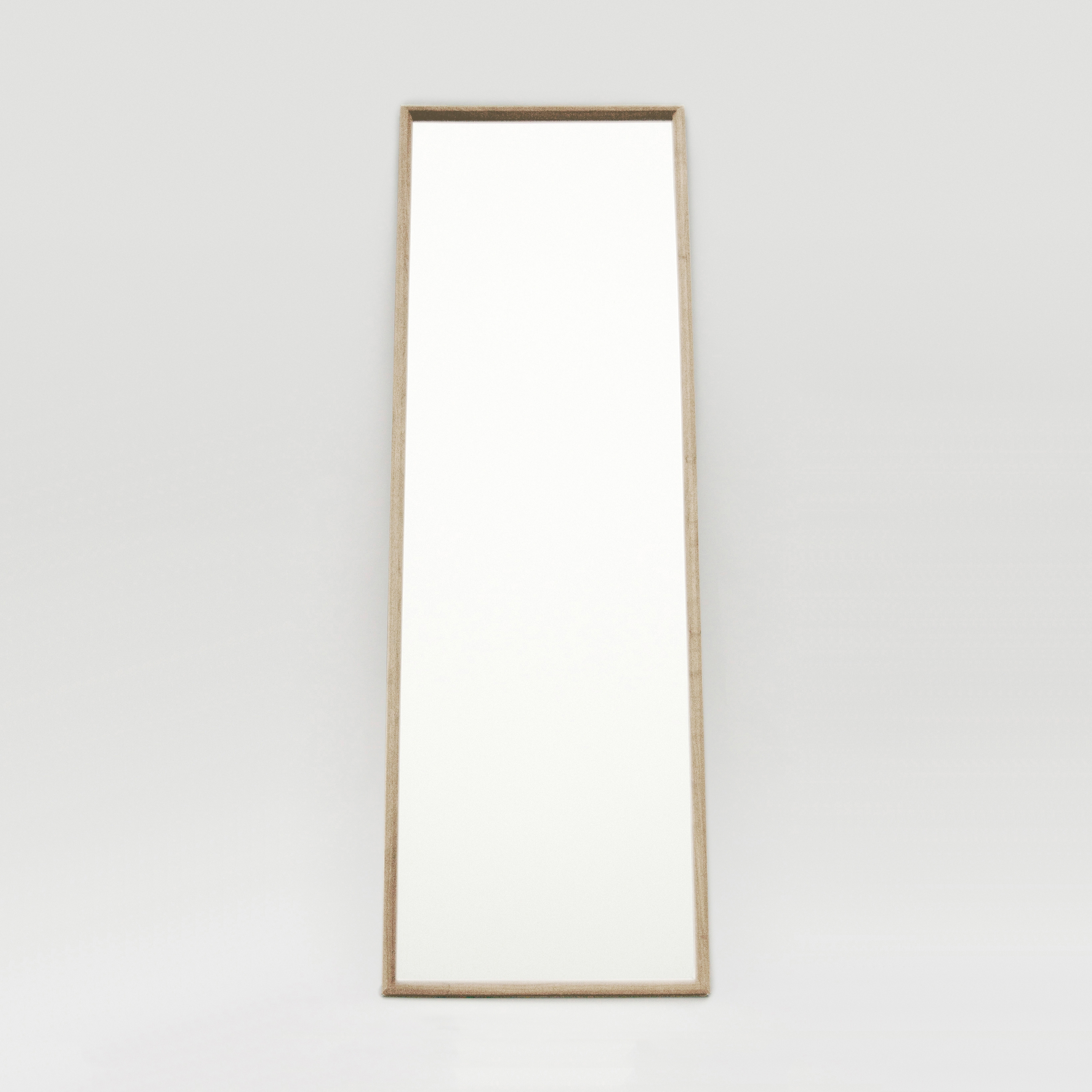 Mostra il prodotto Plane Mirror del produttore Fort Standard