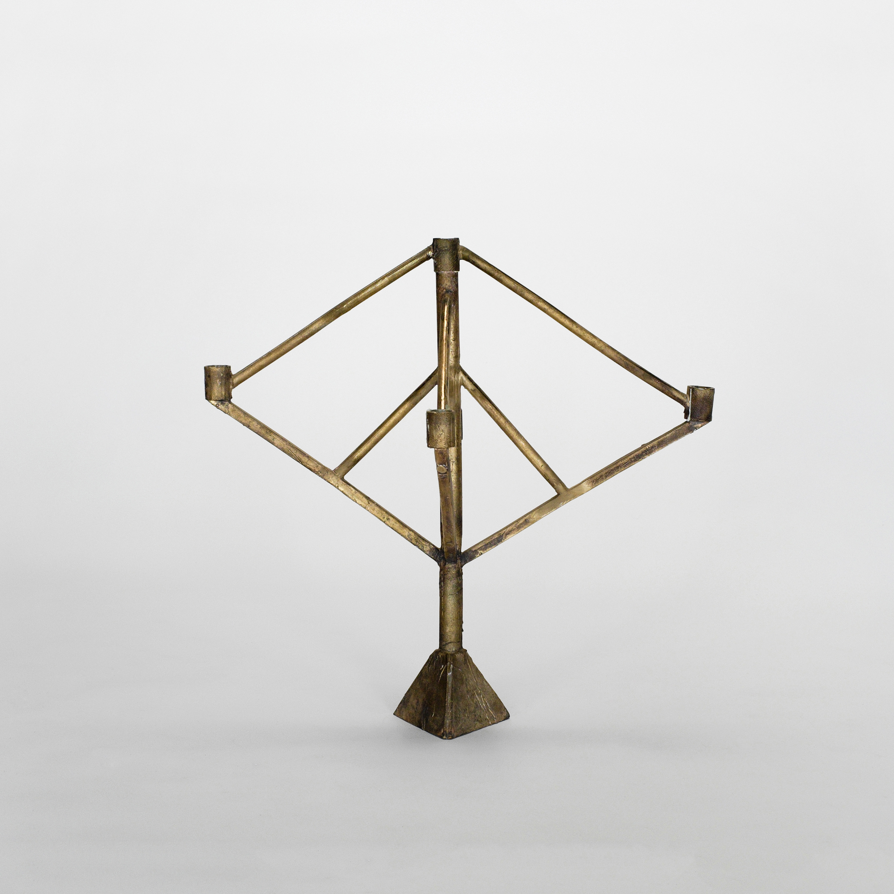 Mostra il prodotto Sprue Candelabra 5 del produttore Fort Standard