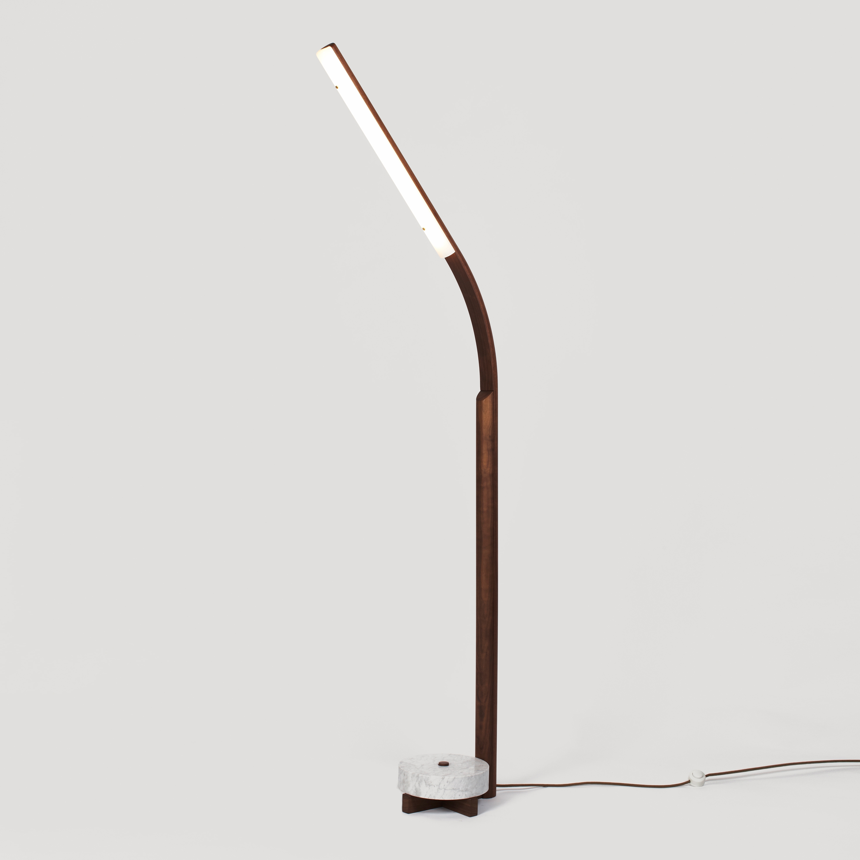 Mostra il prodotto Counterweight Floor lamp walnut del produttore Fort Standard