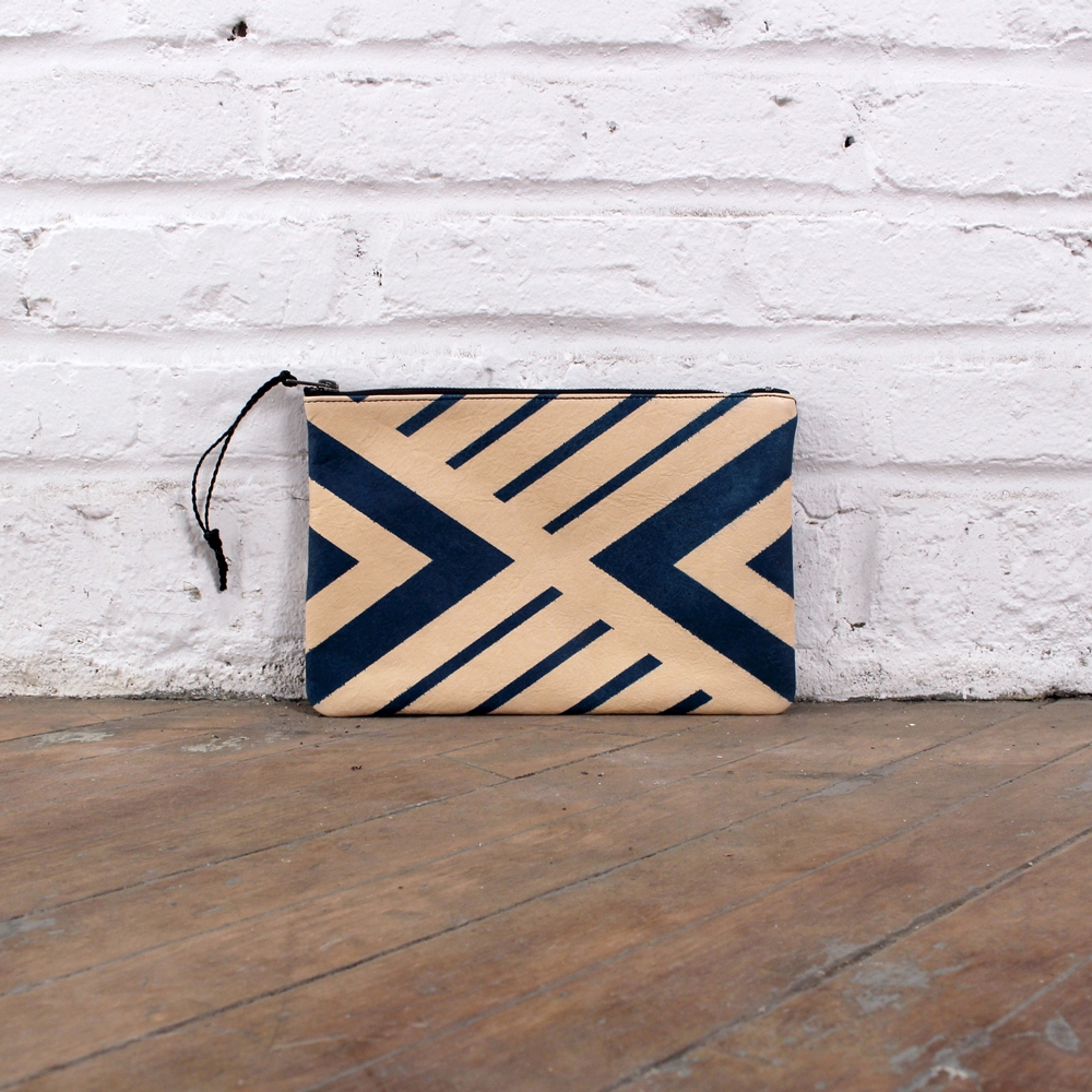 PAINTED PLAINS CLUTCH