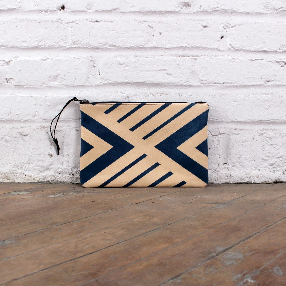 PAINTED PLAINS CLUTCH