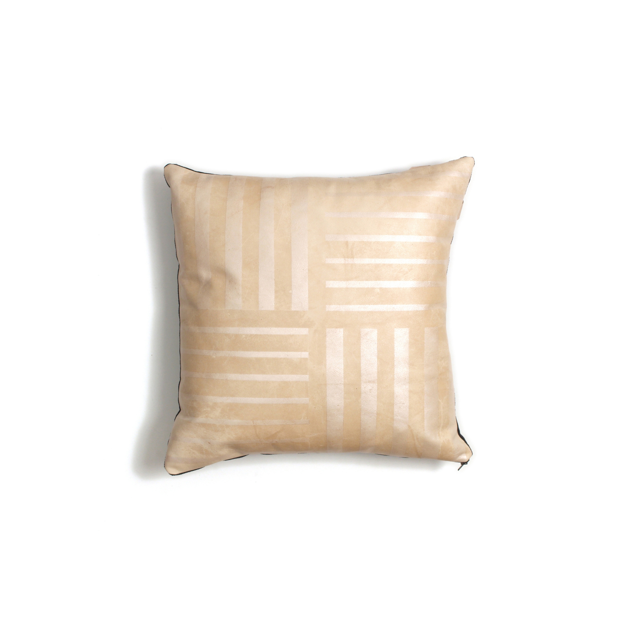 Mostra il prodotto Pearl Crosshatch Leather Pillow - 18x18 del produttore AVO