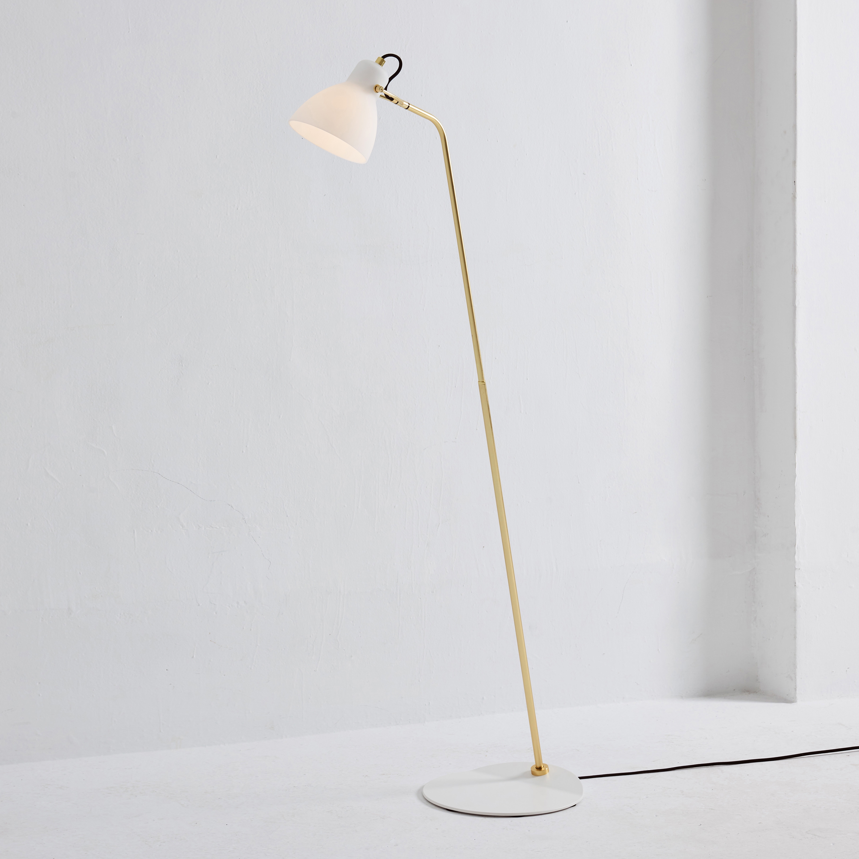 Mostra il prodotto Laito Opal Floor del produttore SEEDDESIGN