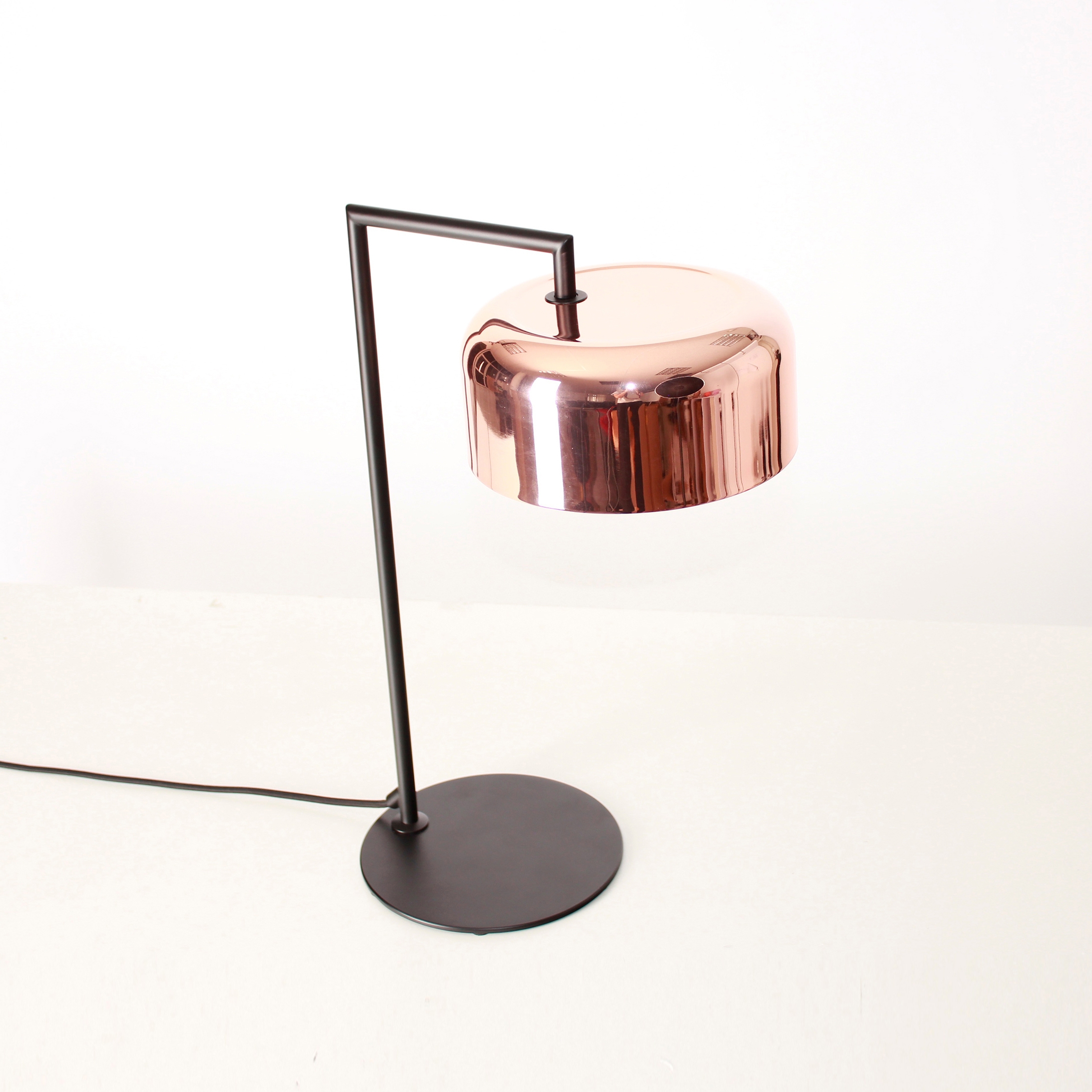 Mostra il prodotto Lalu+ D Desk Lamp del produttore SEEDDESIGN