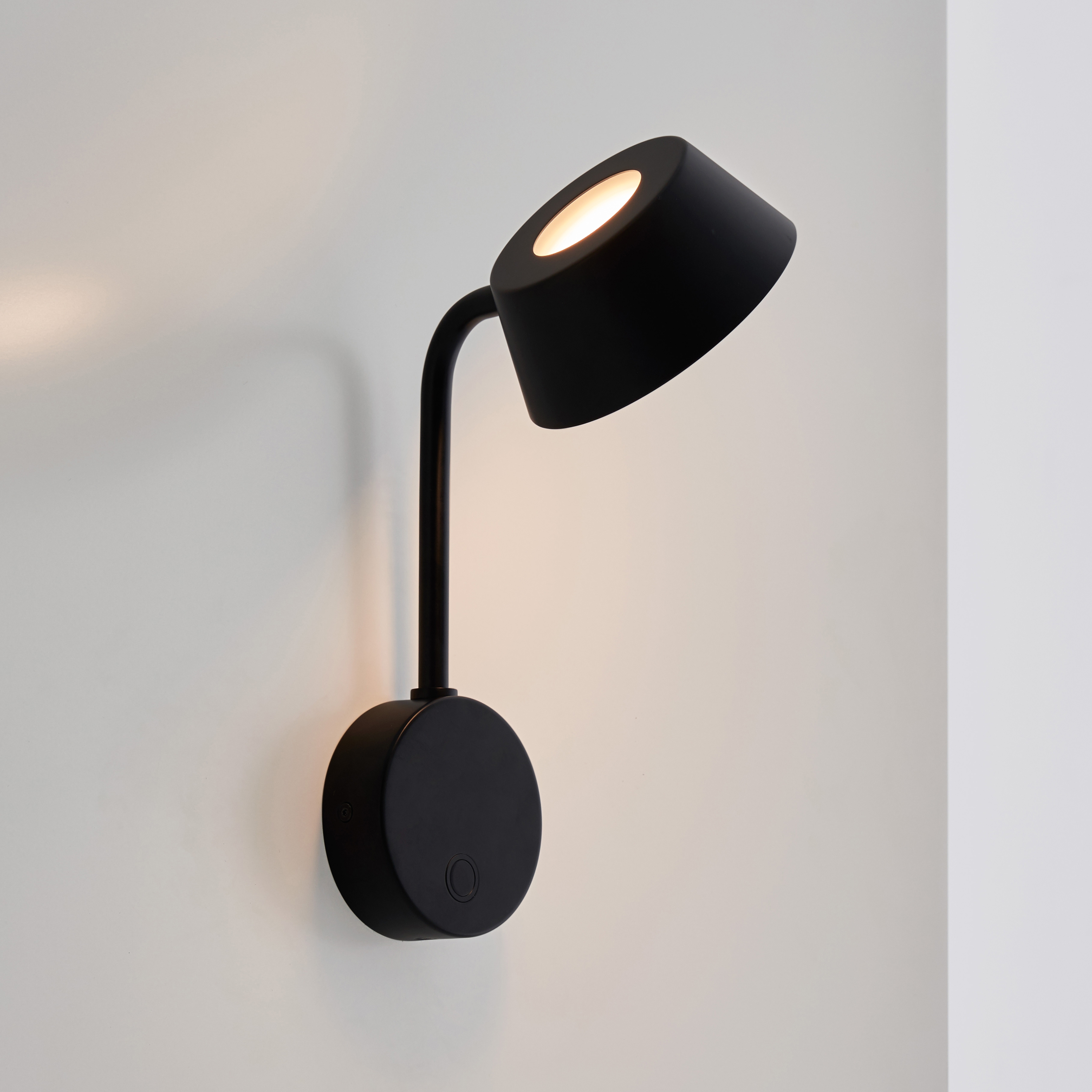 Display product OLO WU from manufacturer SEEDDESIGN