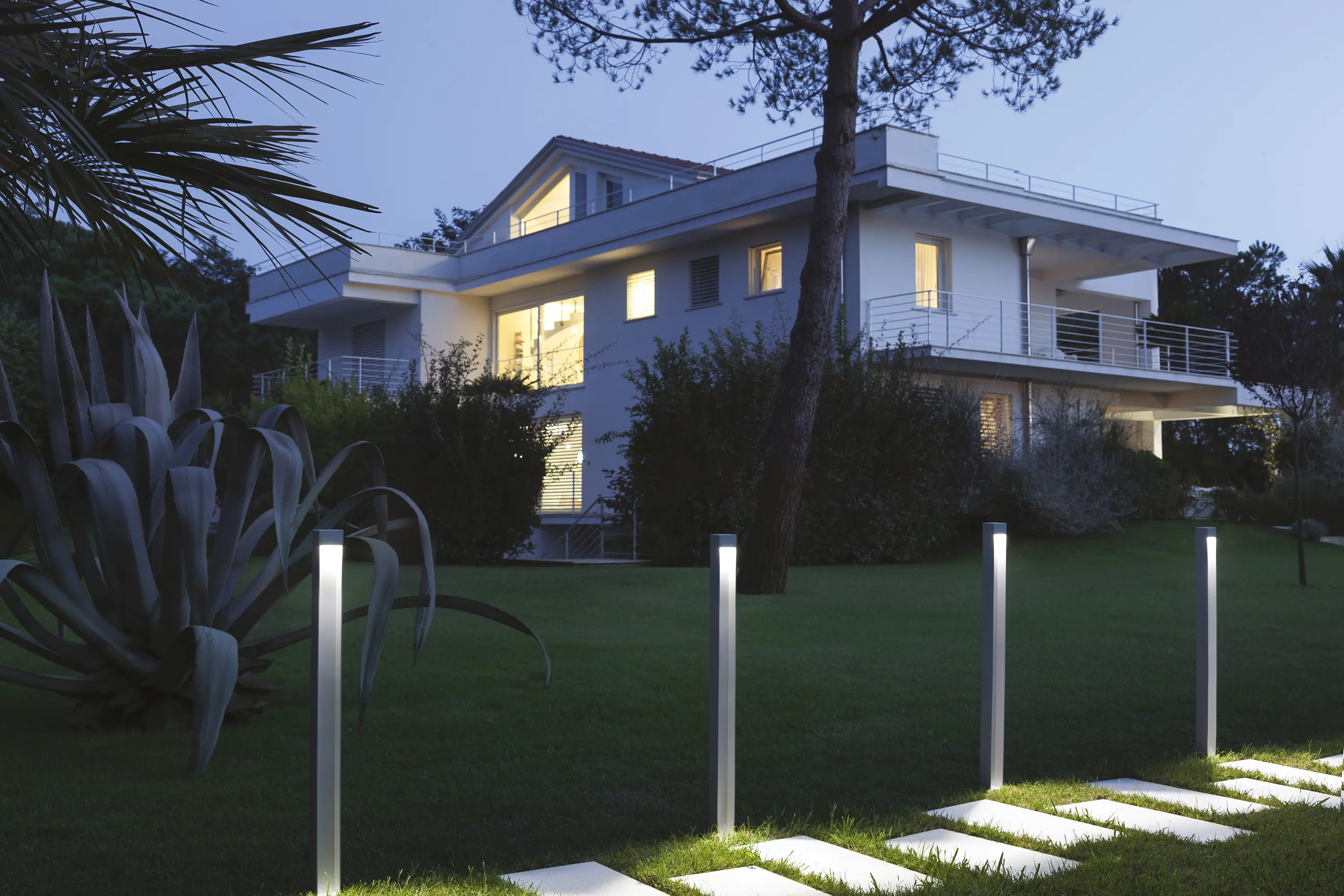 Ares - Klein 900 CoB LED / Installation With Base - Direct 230V
