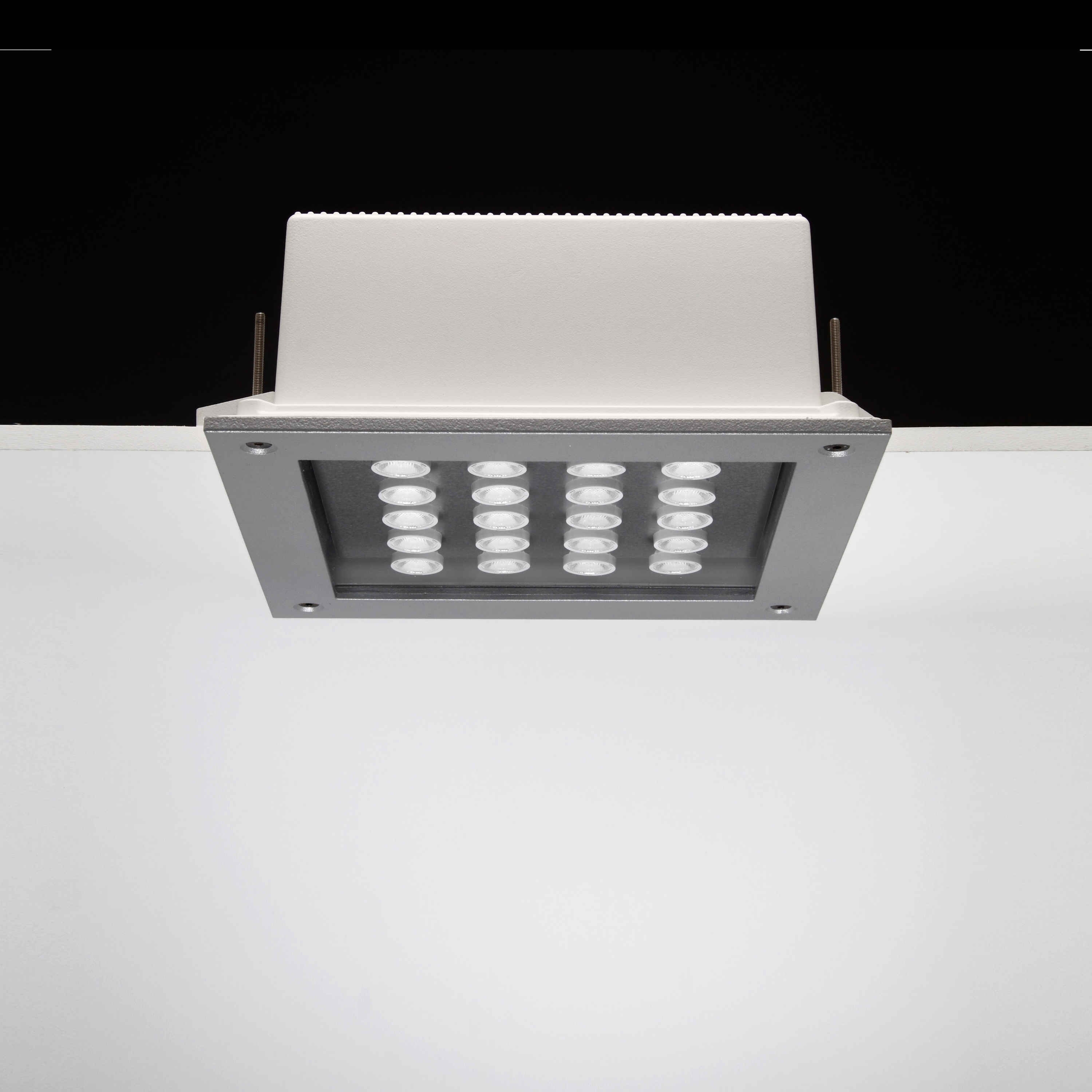 Mostrar el producto Ara Power LED / 250x250 mm - All Light - Transparent Glass - Medium Beam 40° del fabricante Ares