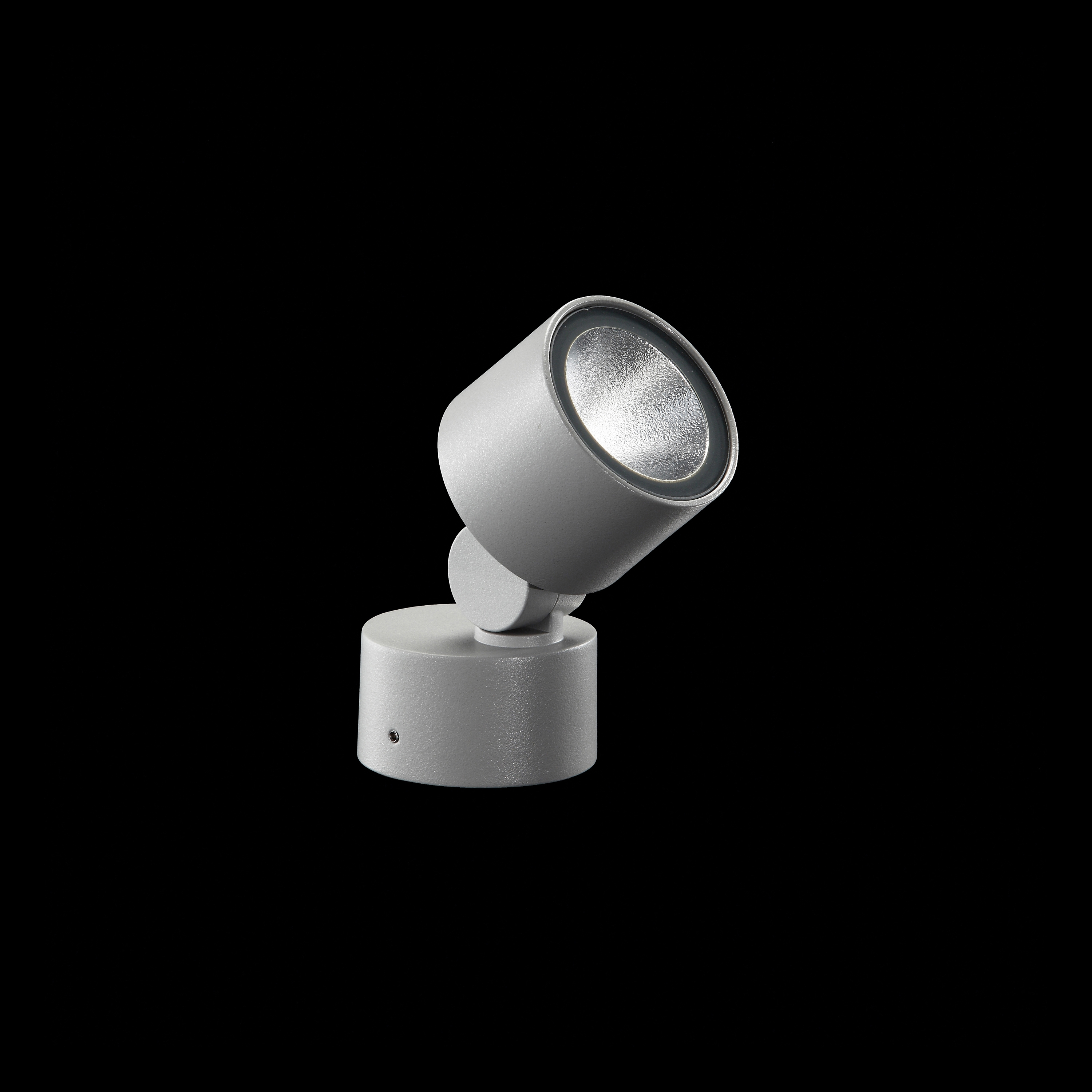Mostrar el producto Kirk 70 CoB LED / Adjustable - Medium Beam 40° del fabricante Ares