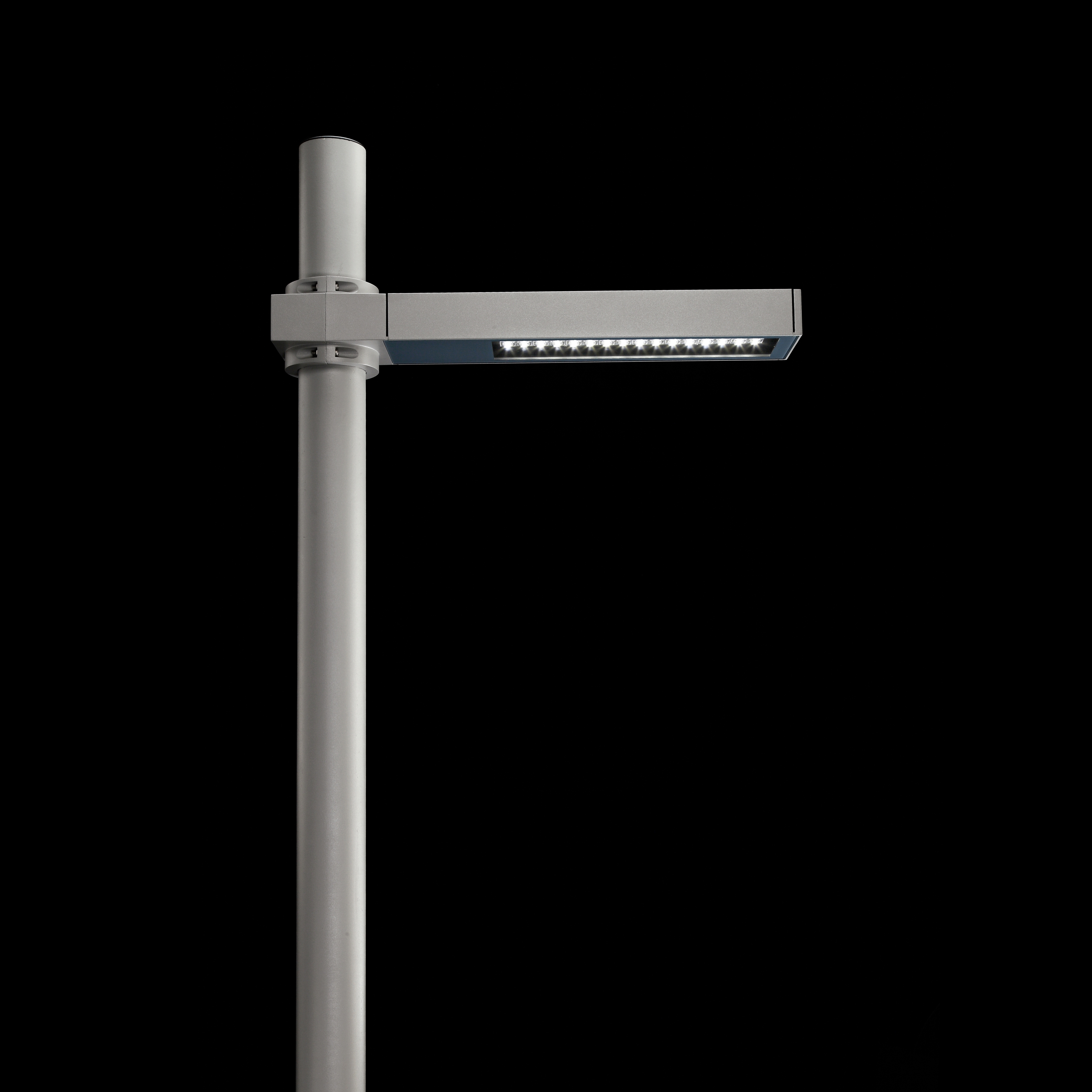 Vertoon produk Dooku 600 Power LED / Pole Ø 102mm - Single Top Pole - Street Light Optic van vervaardiger Ares