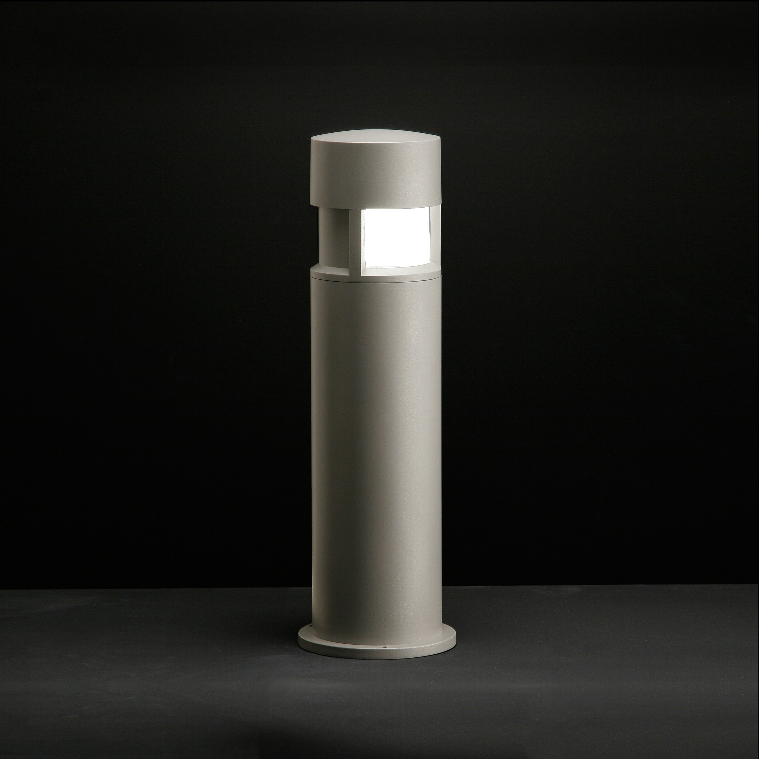 Mostra il prodotto Silvia / Sandblasted Glass - 120° Emission del produttore Ares