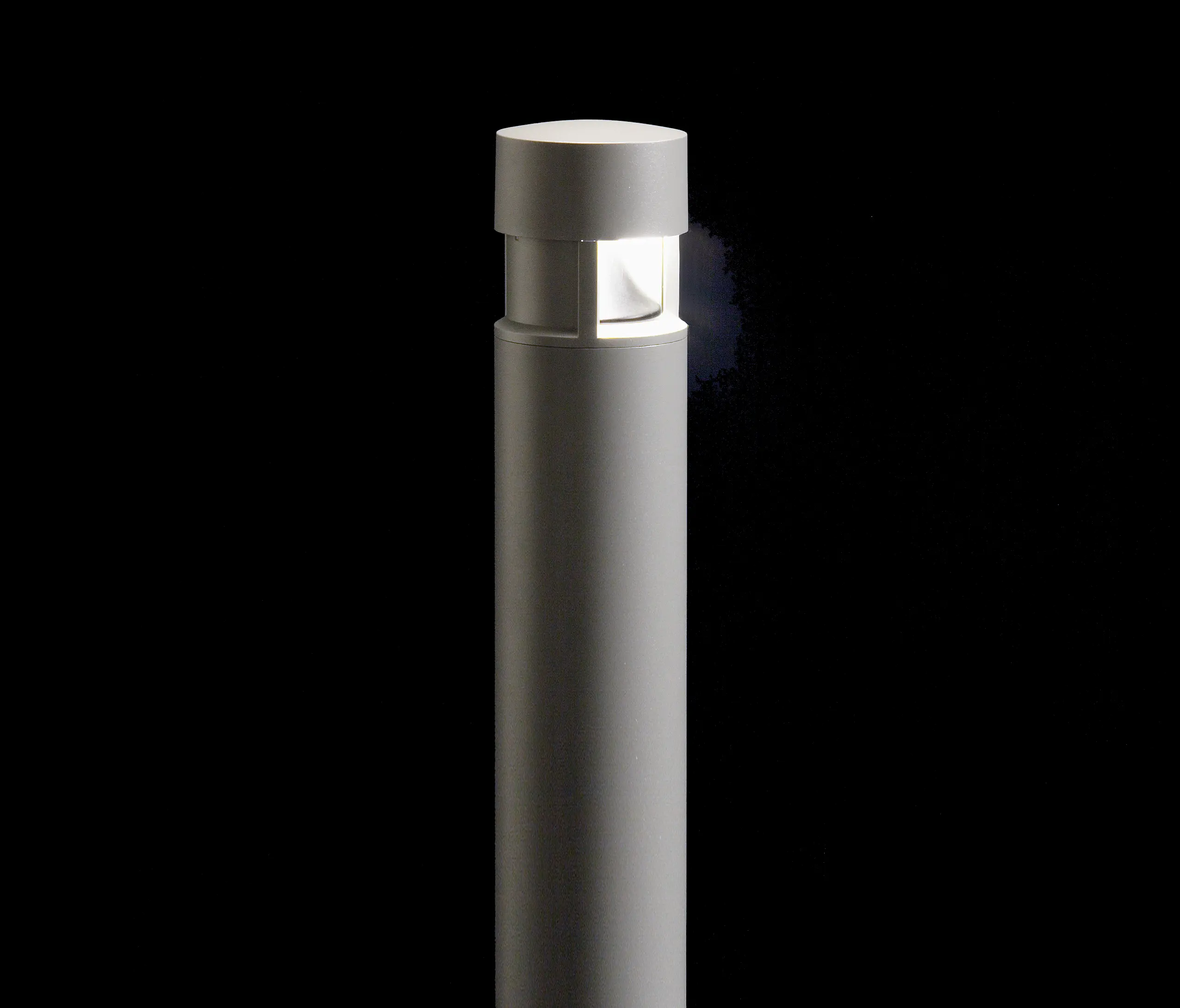 Ares - Silvia on post / H. 1200 mm - Transparent Glass - 120° Emission