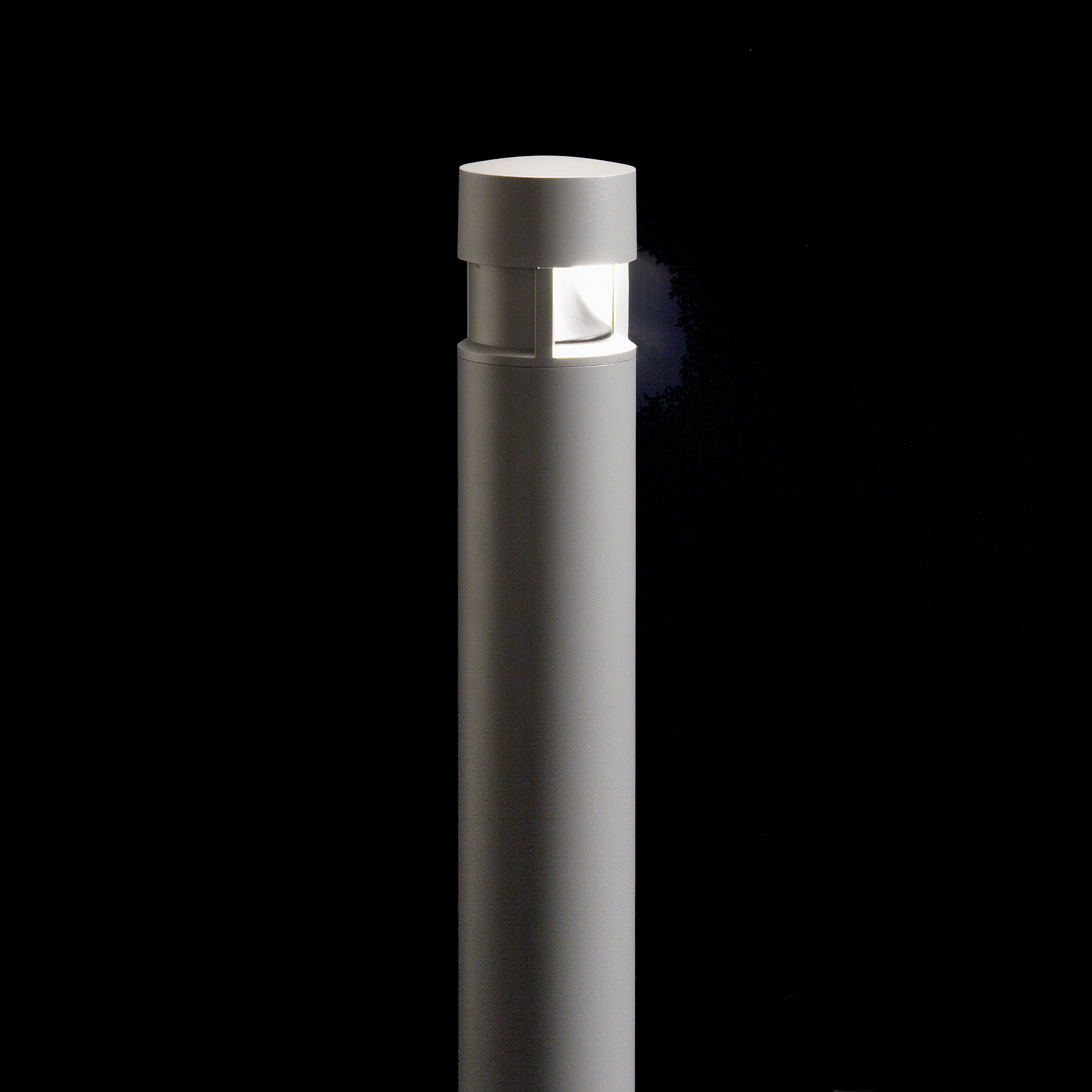Display product Silvia on post / H. 1200 mm - Transparent Glass - 120° Emission from manufacturer Ares