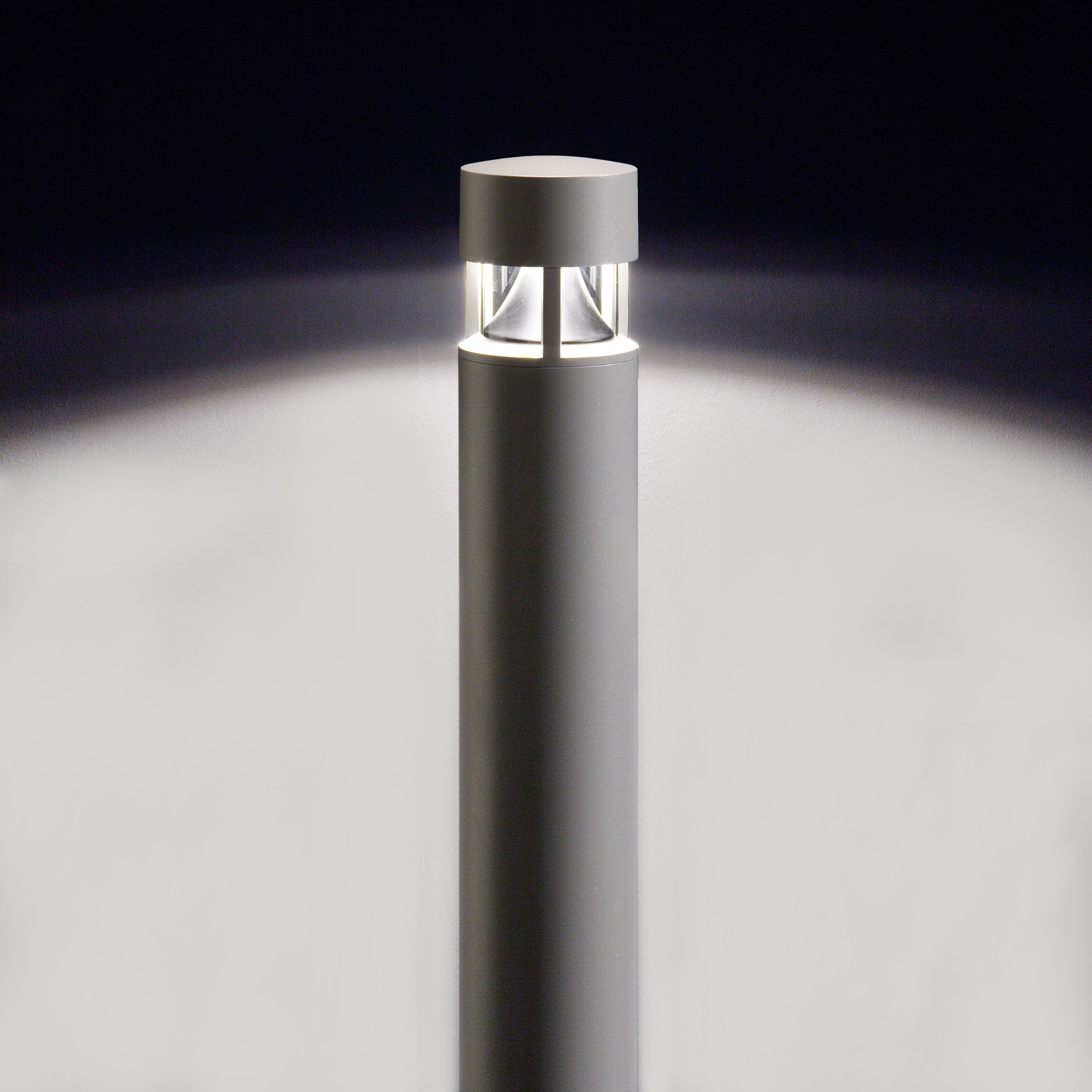 Mostrar el producto Silvia on post / H. 1200 mm - Transparent Glass - 360° Emission del fabricante Ares