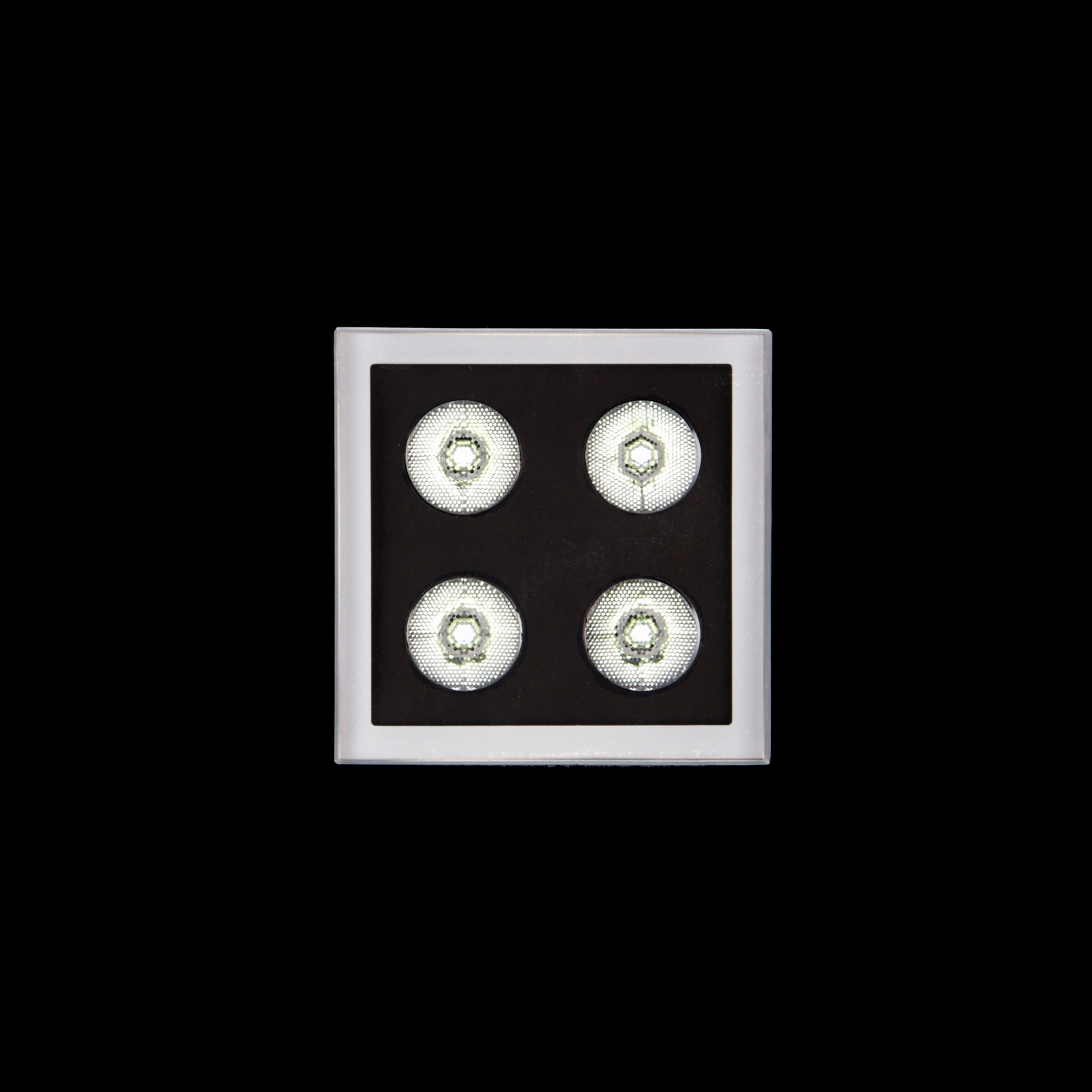 Mostra il prodotto K12 sq Power LED / Fascio Medio 40° del produttore Ares