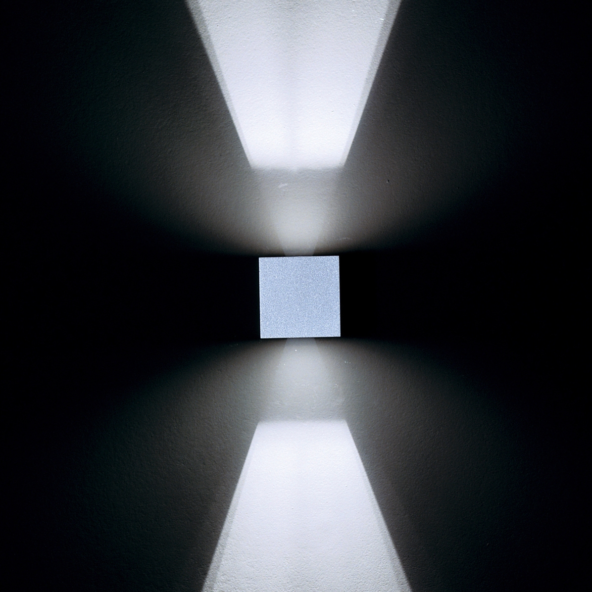 Vertoon produk Leo 80 / Bidirectional - Medium Beam 40° van vervaardiger Ares