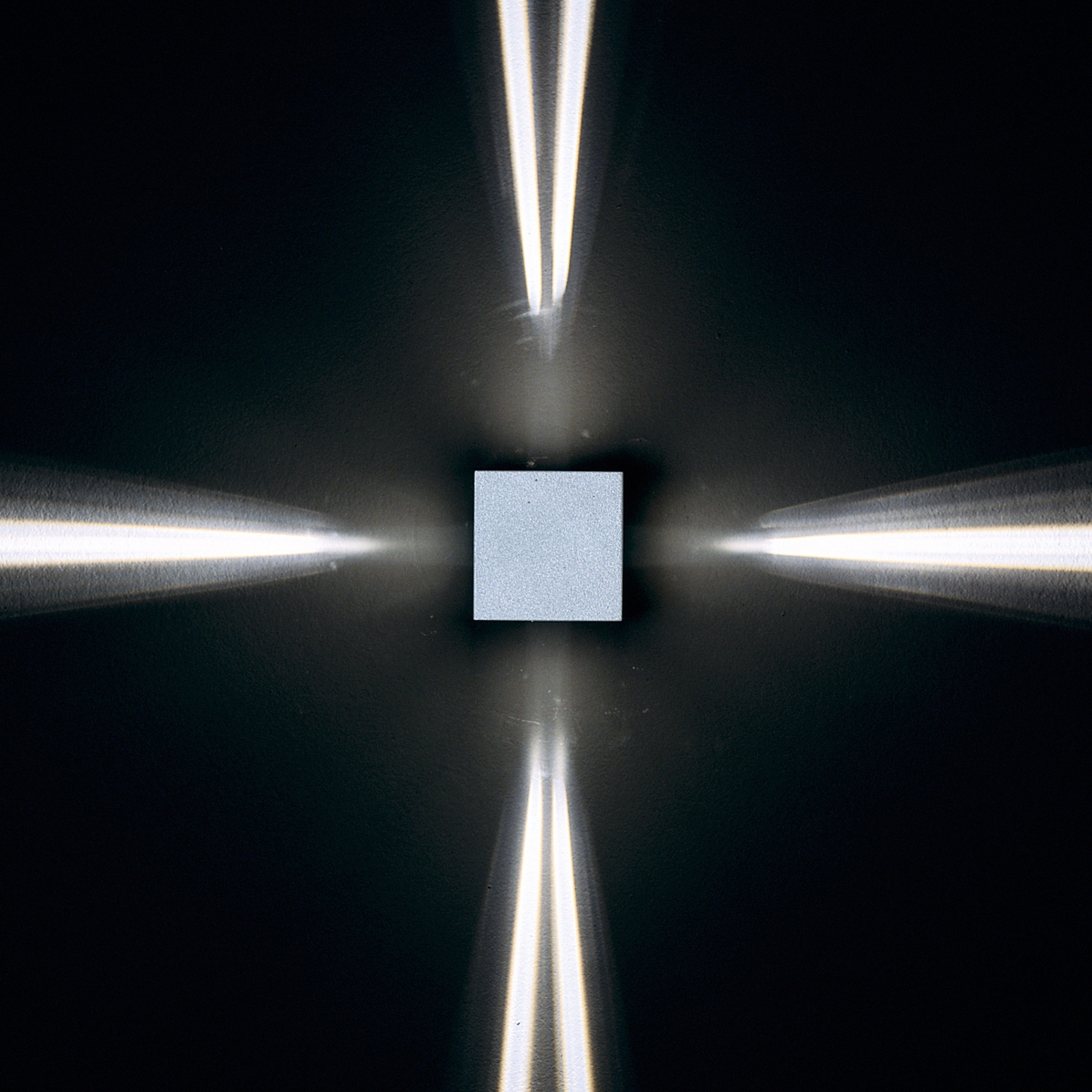 Vertoon produk Leo 80 / Omnidirectional - Narrow Beam 10° - Convex Lens van vervaardiger Ares