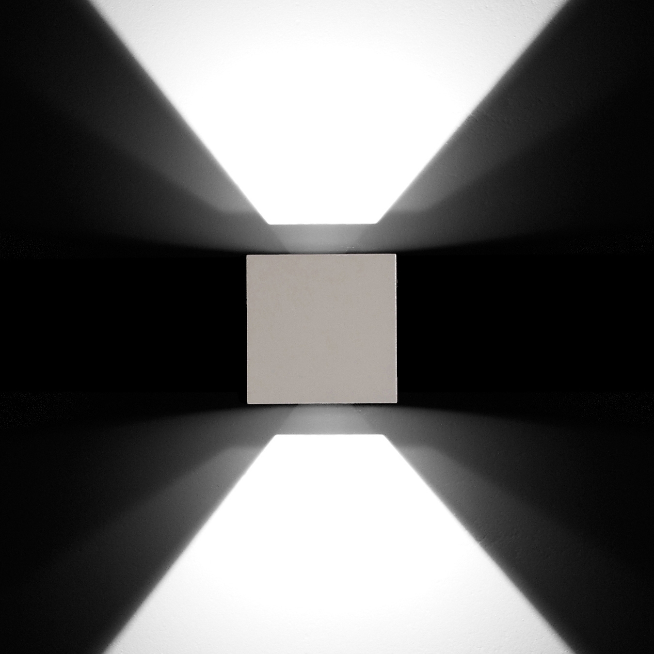 Vertoon produk Leo 120 Power LED / Bidirectional - Wide Beam 65° van vervaardiger Ares