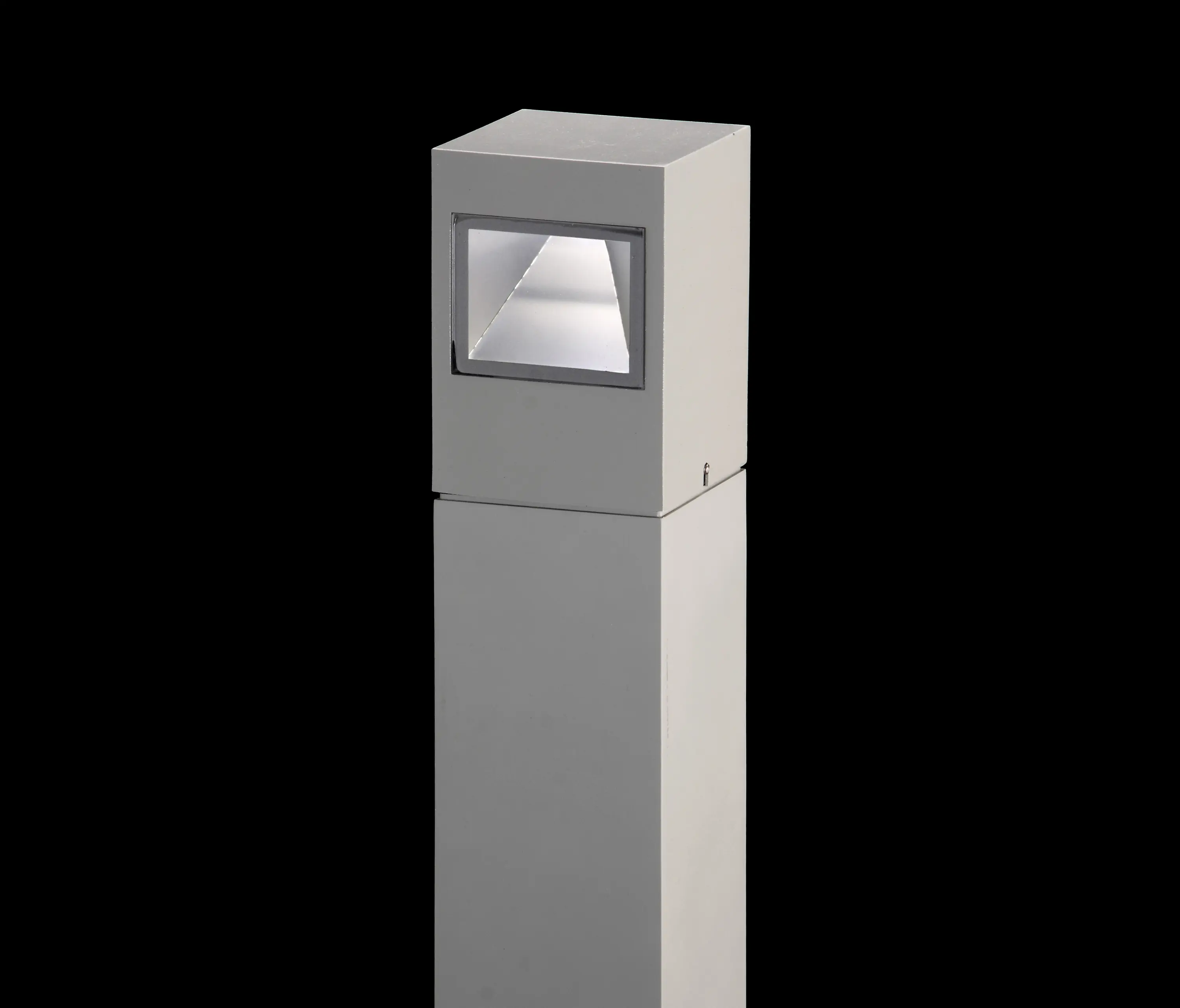 Ares - Leo 120 on post / Unidirectional - Transparent Glass
