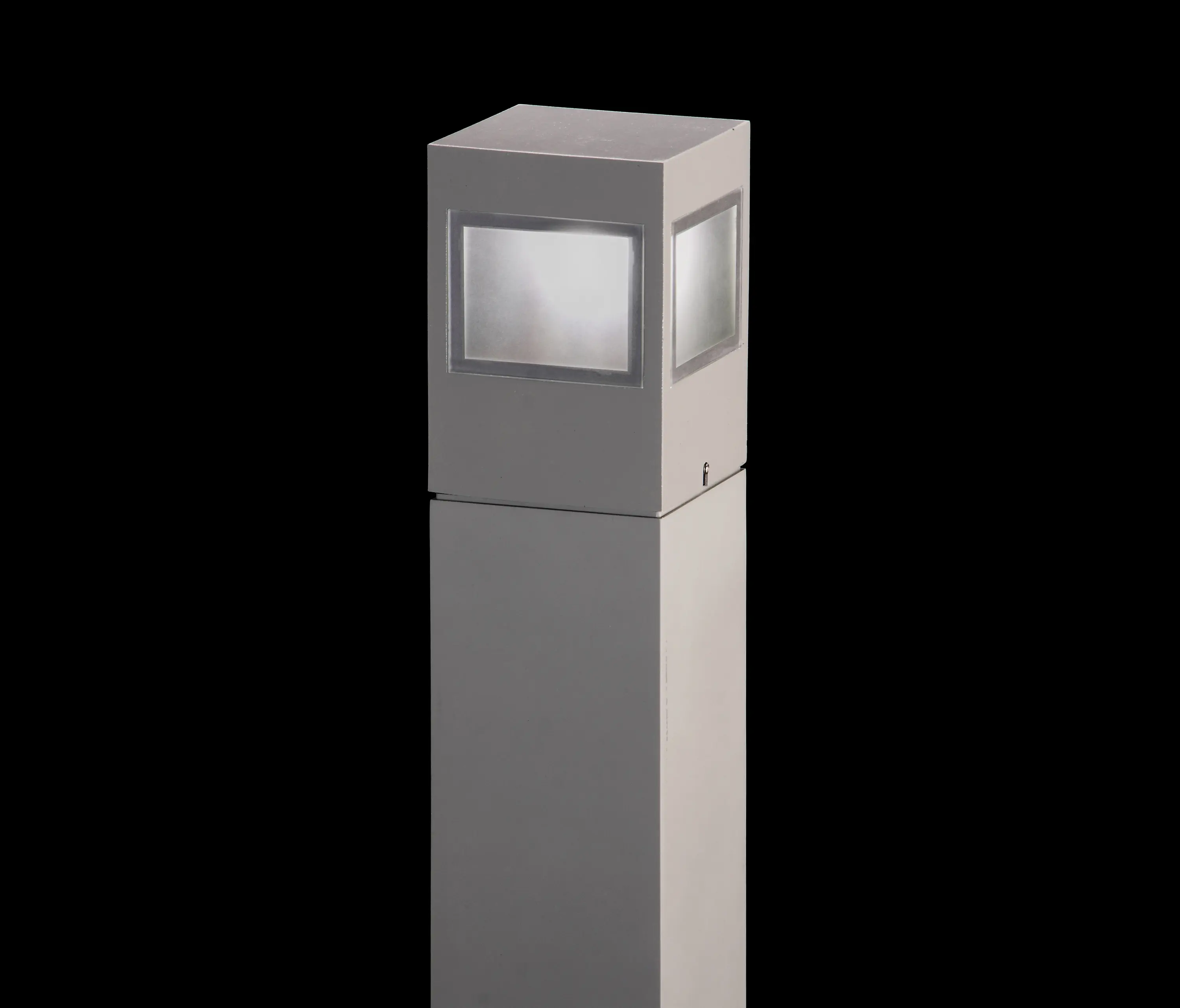 Ares - Leo 120 on post / Omnidirectional - Sandblasted Glass