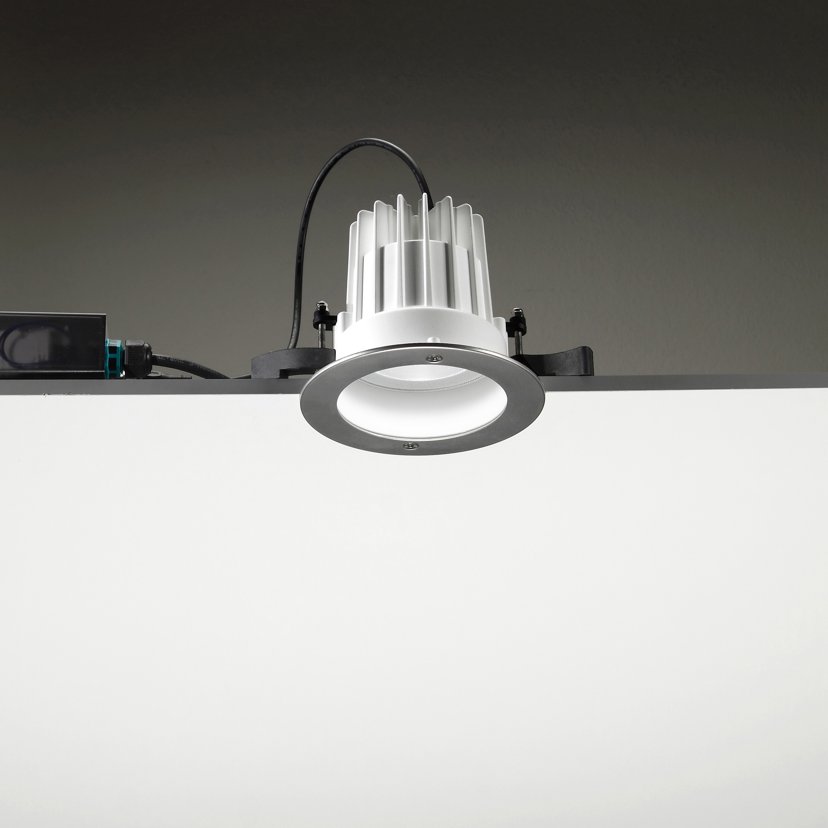 Display product Leila 135 CoB LED / Stainless Steel Frame - Medium Beam 20° from manufacturer Ares