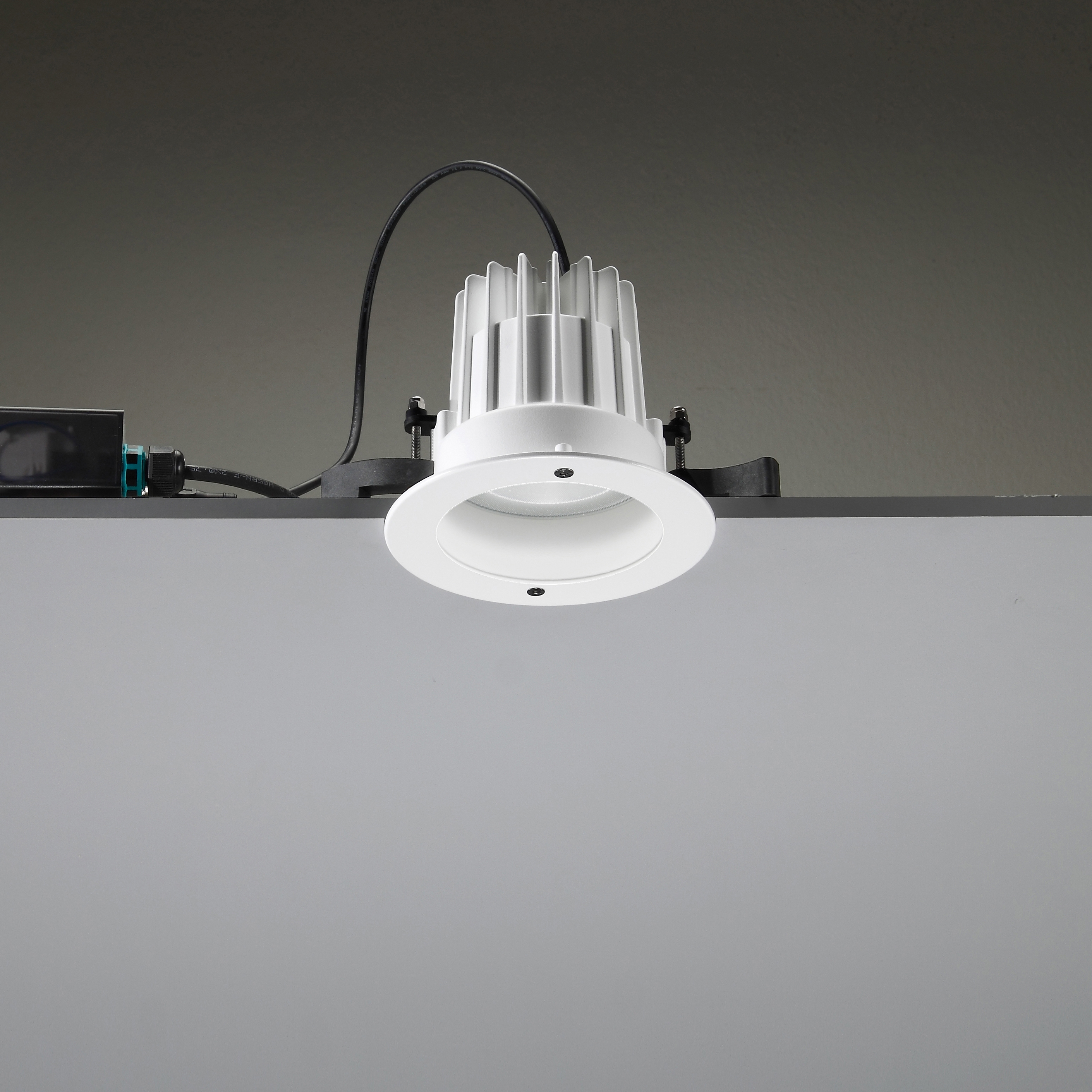 Display product Leila 135 CoB LED / Painted Frame - Asymmetric Optic 12° - Medium Beam 20° from manufacturer Ares