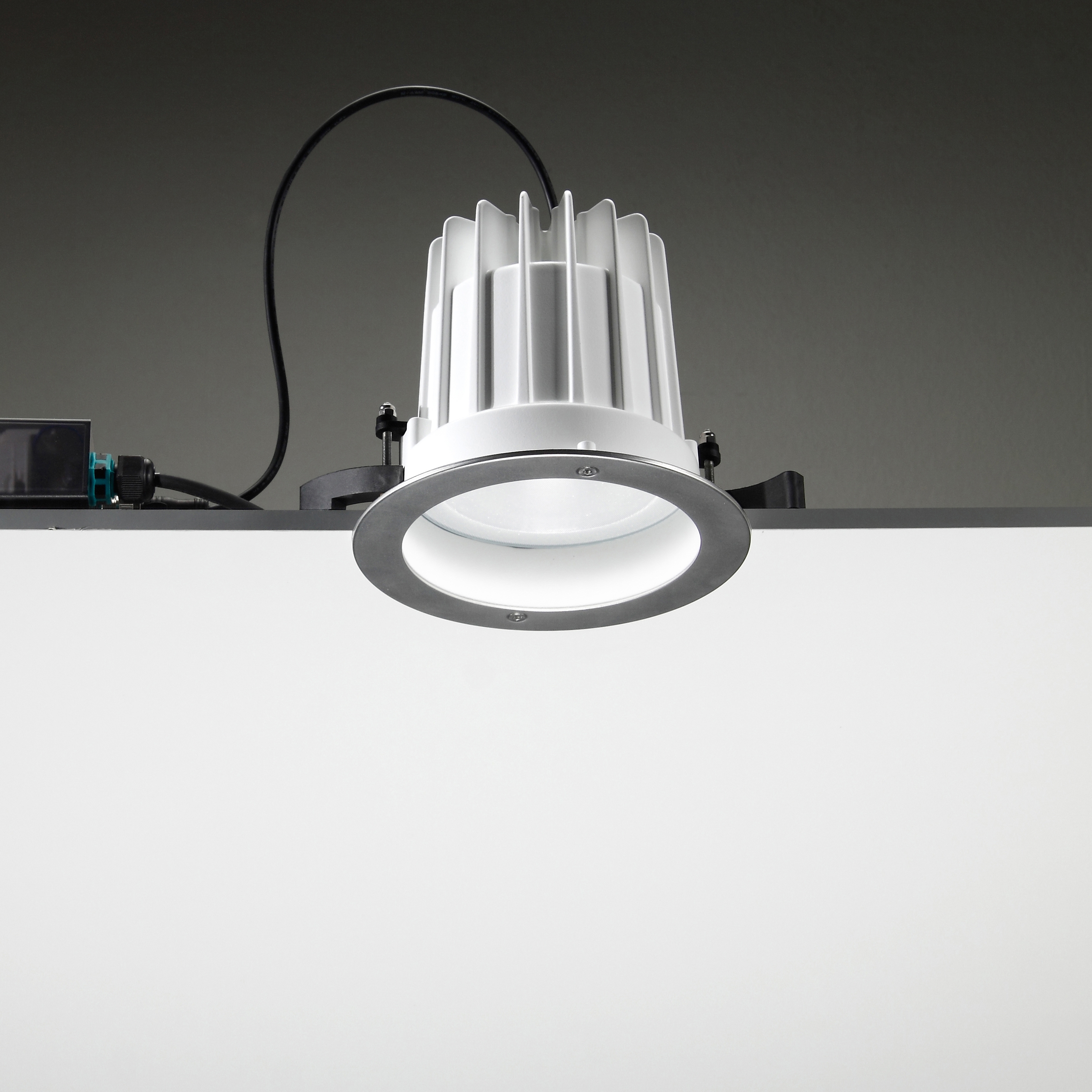 Display product Leila 165 CoB LED / Stainless Steel Frame - Medium Beam 20° from manufacturer Ares