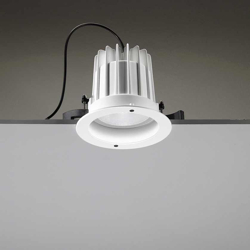 Afficher le produit Leila 165 CoB LED 230V / Painted Frame - Wide Beam 50° du fabricant Ares
