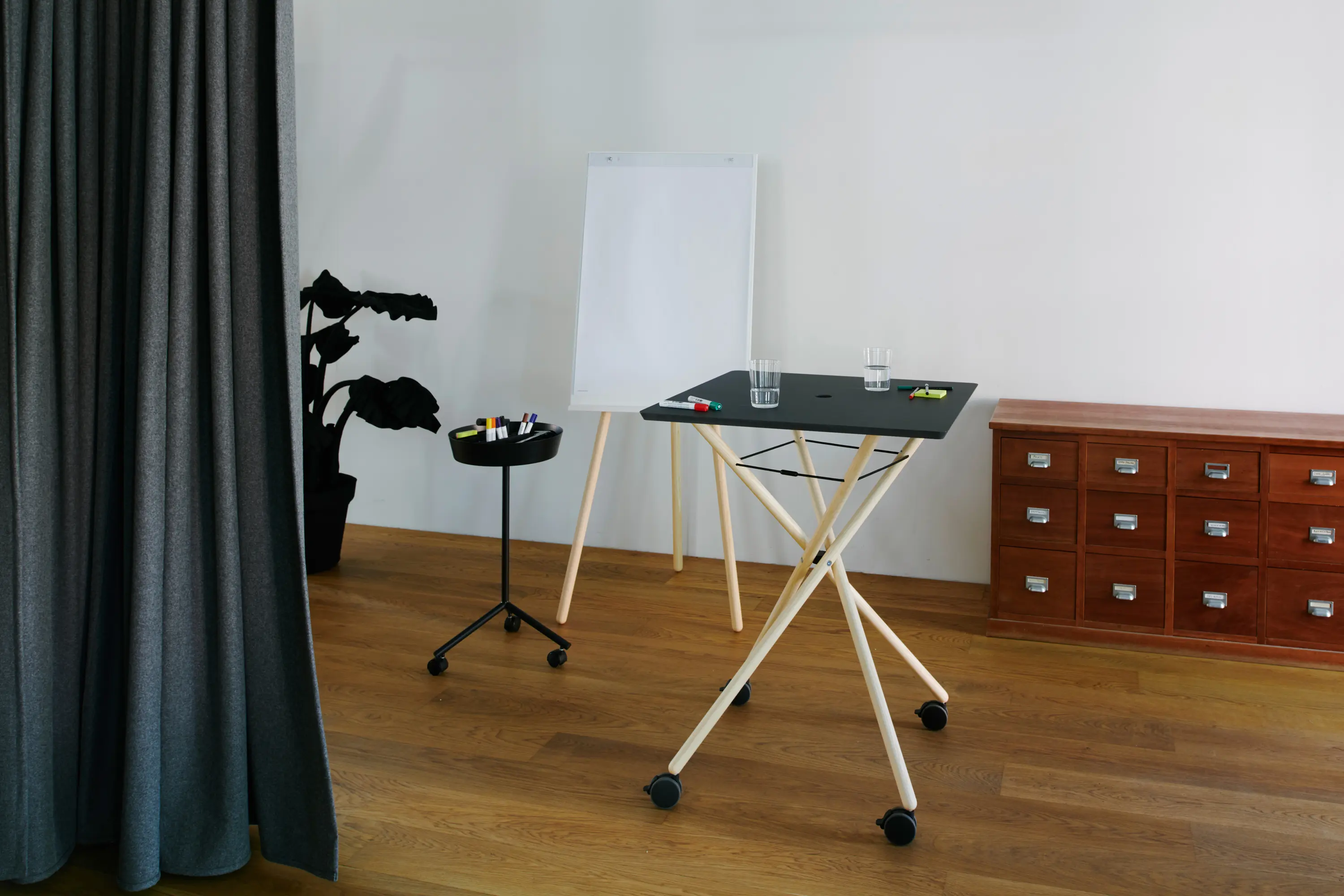 roomours - Toolbox | Mobile utensil container