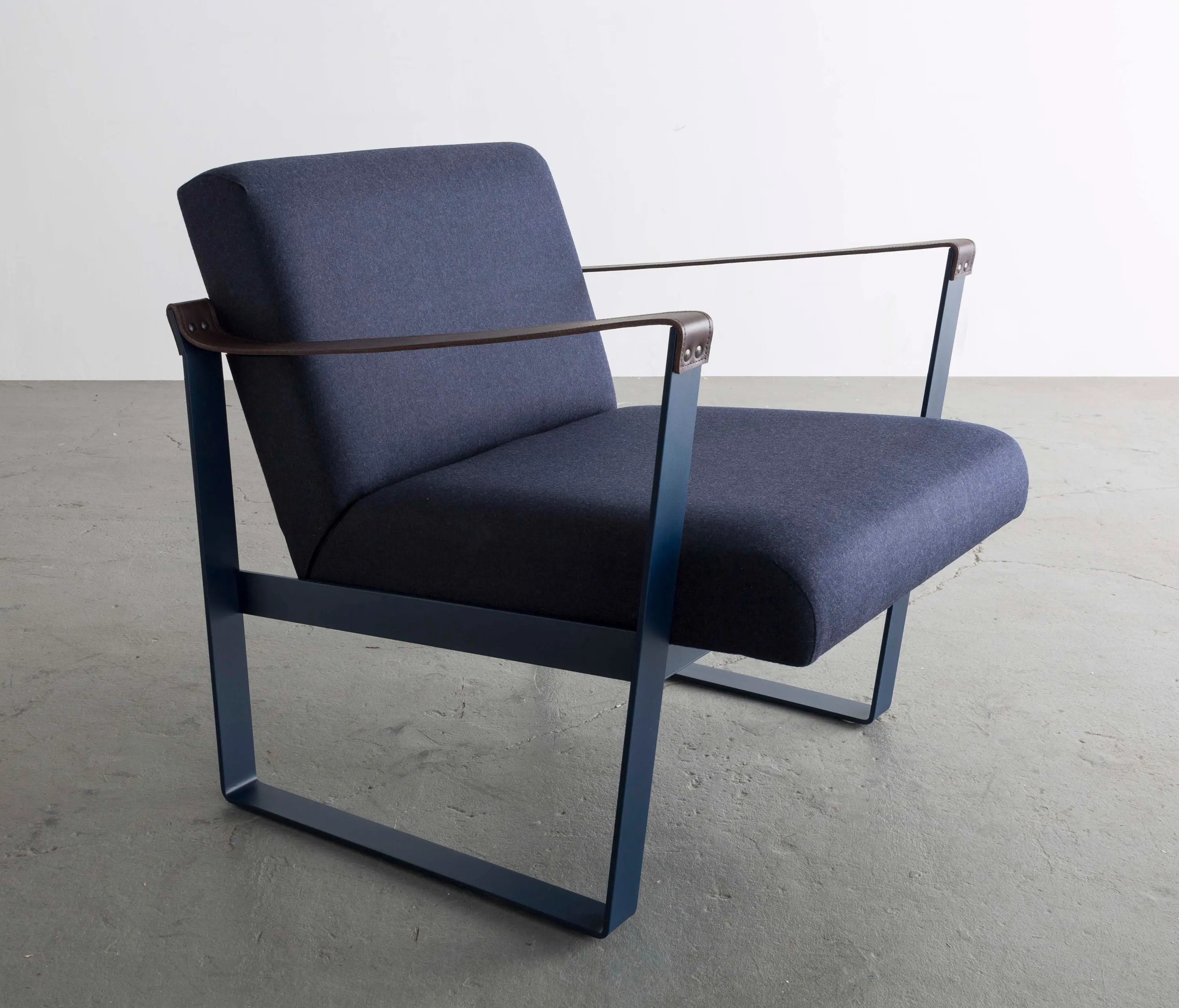 Design Gayor STRAP | LOUNGE CHAIR - Armchairs von David Gaynor Design | Architonic