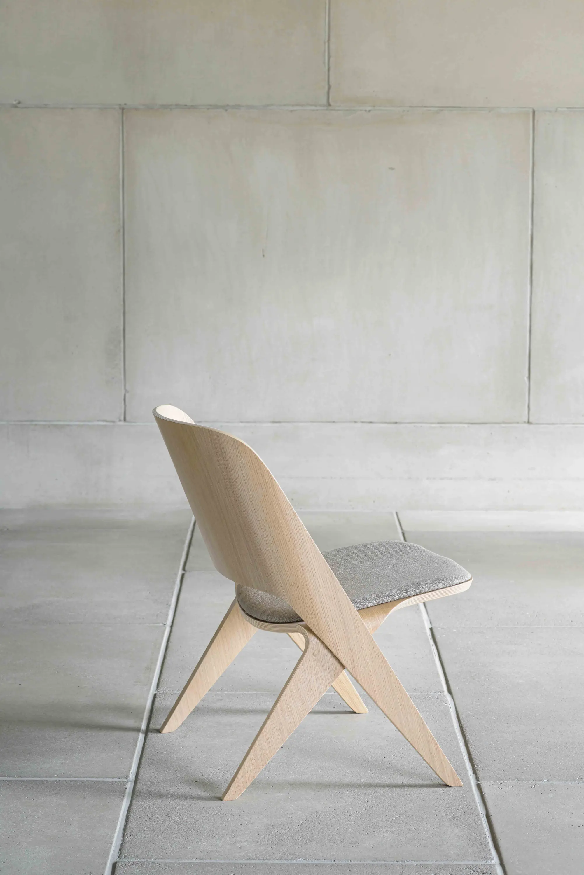 Poiat - Lavitta Round Table 100 – Oak
