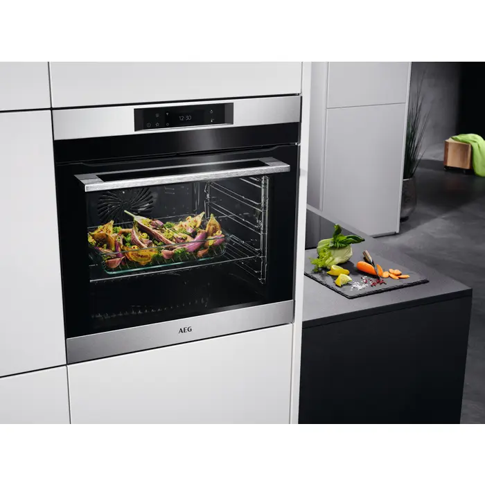 Electrolux Group - 8000 Assistedcooking Pyrolytic Self Clean Oven - Stainless Steel with antifingerprint coating