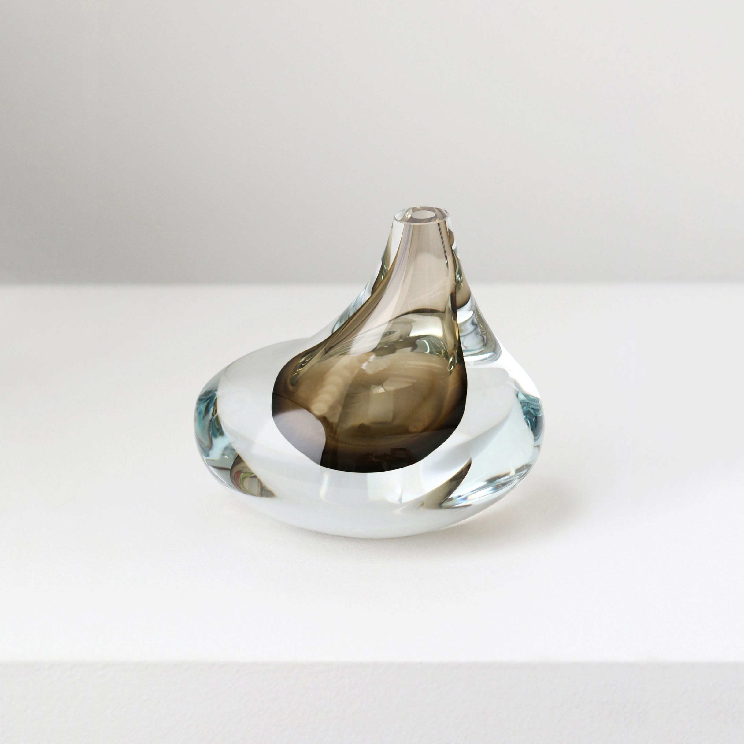 Mostrar el producto Droplet Vessel Shape 3 Olivin del fabricante SkLO