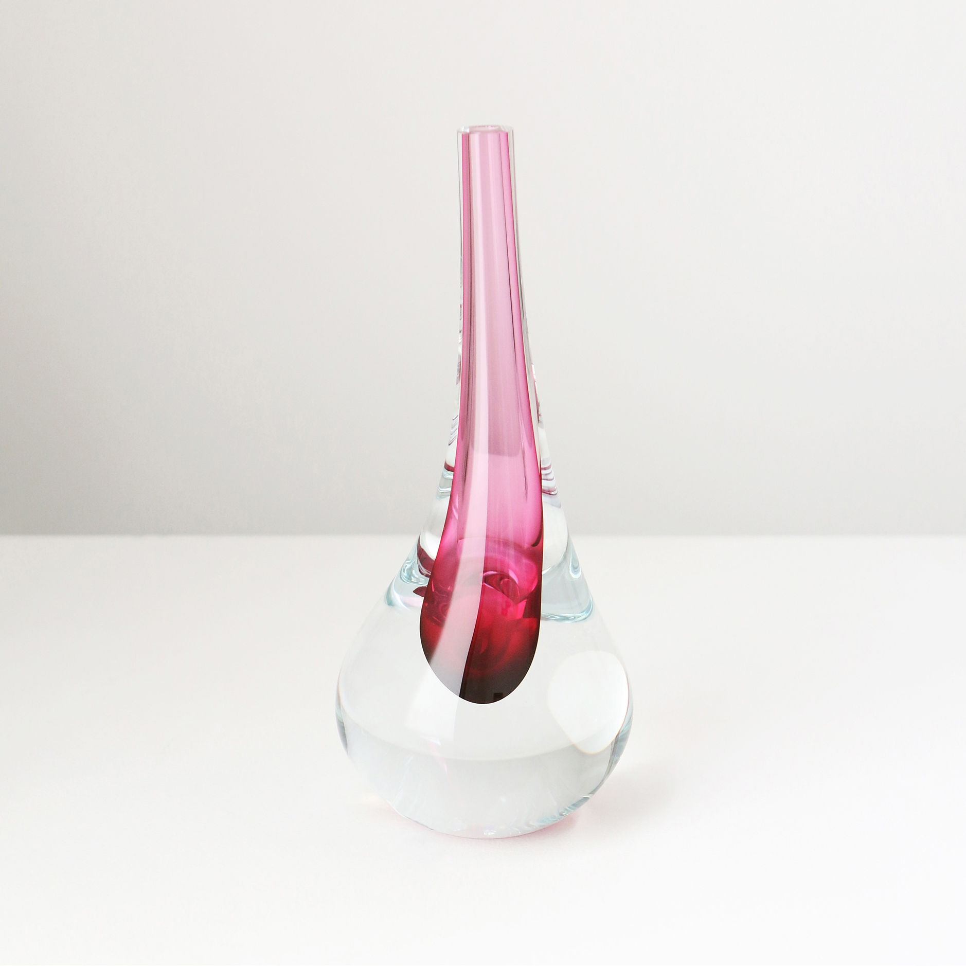 Mostrar el producto Droplet Vessel Shape 4 Fuchsia del fabricante SkLO