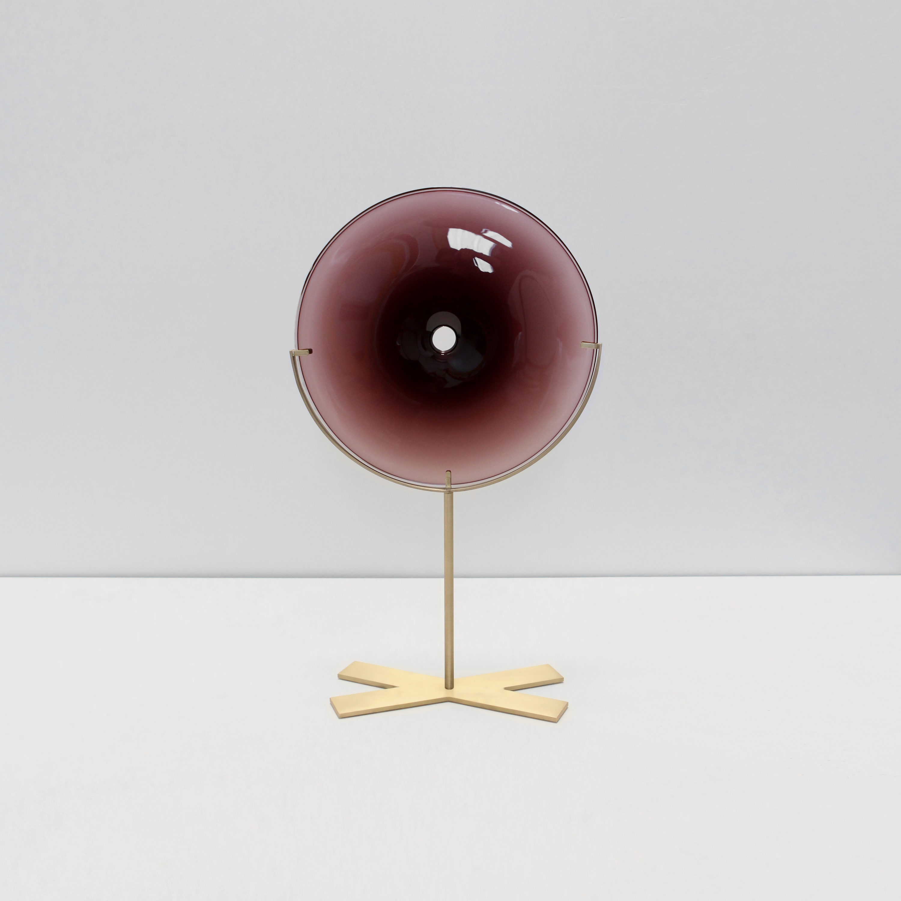 Mostrar el producto Pool Object Small With Brass Stand del fabricante SkLO