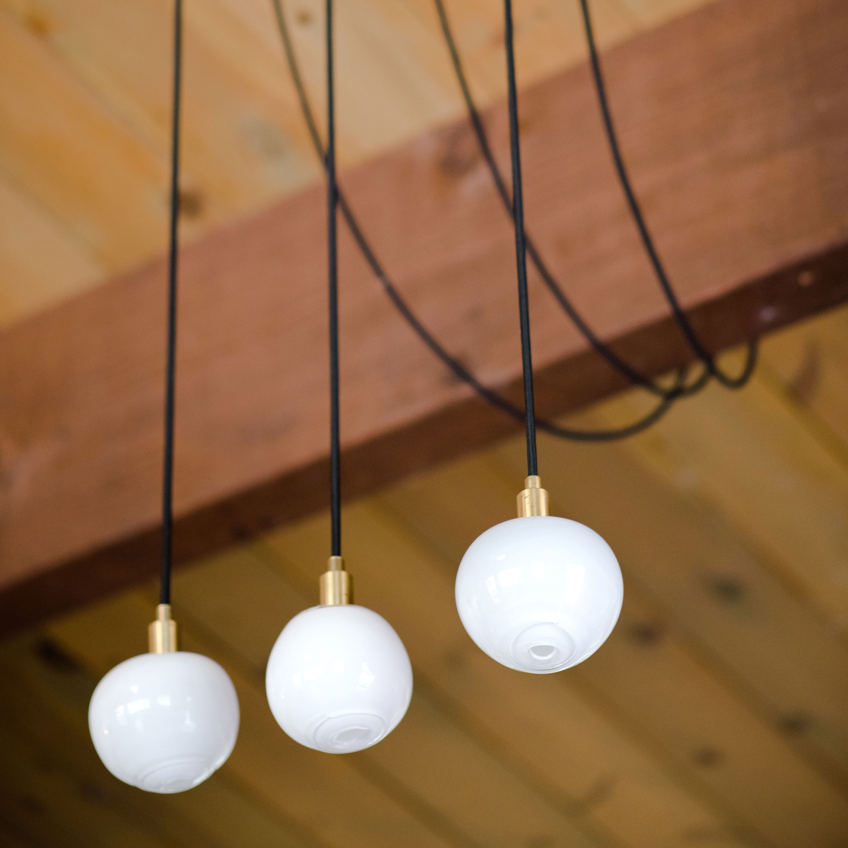 Mostra il prodotto Drape Hook 3 Pendant del produttore SkLO